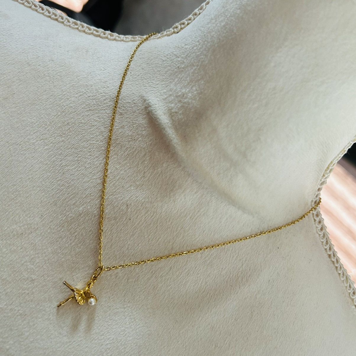 Vintage Vintage gold plated pearl accent ballerina pendant necklace Size ONE SIZE - 1 Thumbnail