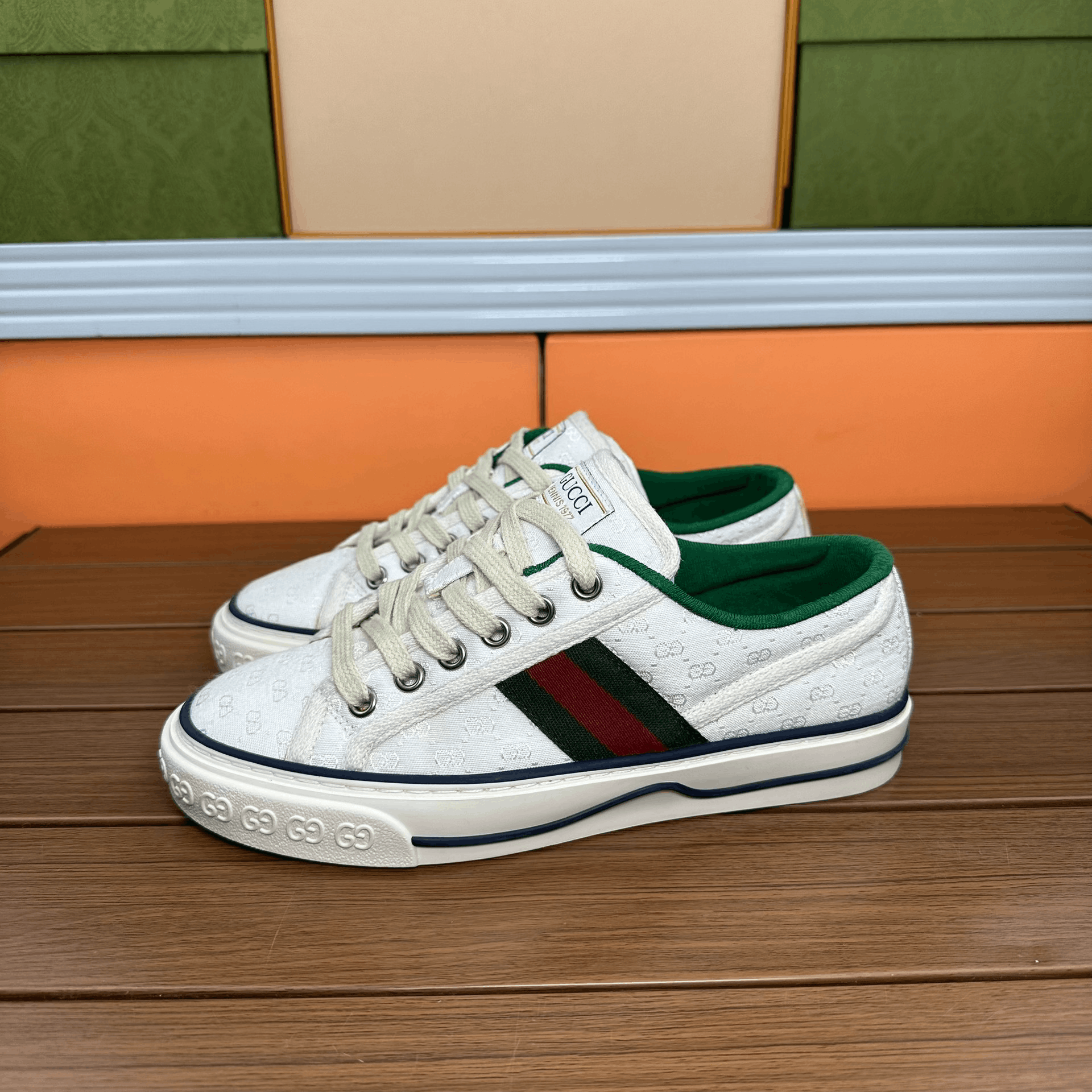 Gucci Gucci White Lowtop Sneakers it_35 Women Size US 5 / IT 35 - 1 Thumbnail