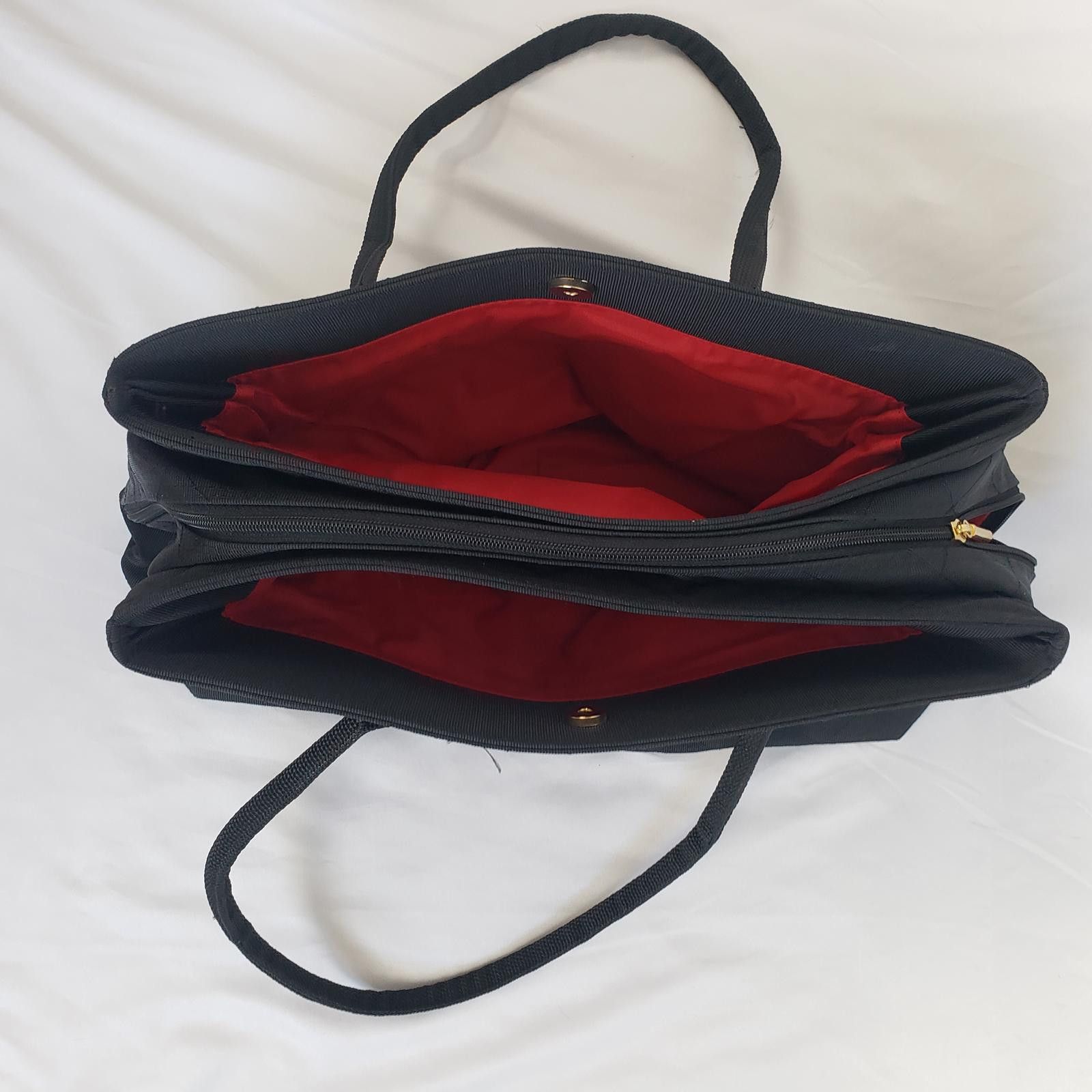 Designer Bernardo Valentino Quilted Tote Bag - Stylish and Spacious Size ONE SIZE - 8 Thumbnail