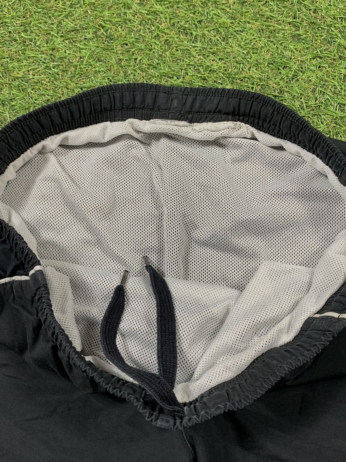 Nike Vintage Nike shorts small swoosh streetwear style size Size US 32 / EU 48 - 6 Thumbnail