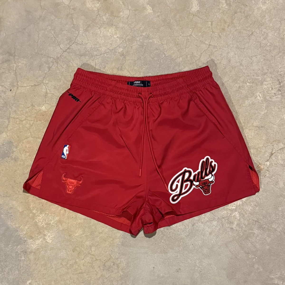 Pro Standard Vintage Chicago Bulls NBA Patched Nylon Shorts Size US 32 / EU 48 - 1 Thumbnail