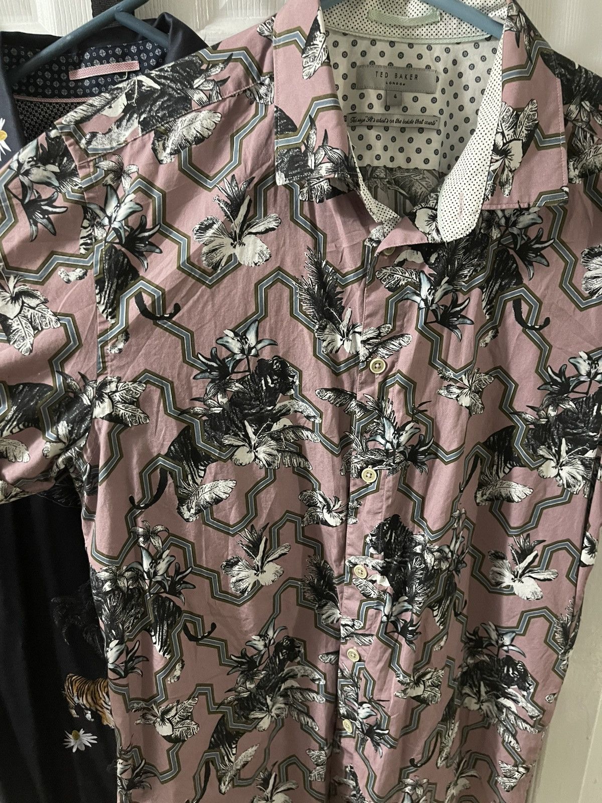 Ted Baker Three Ted Baker button down shirt size Large amiri Size US L / EU 52-54 / 3 - 2 Thumbnail
