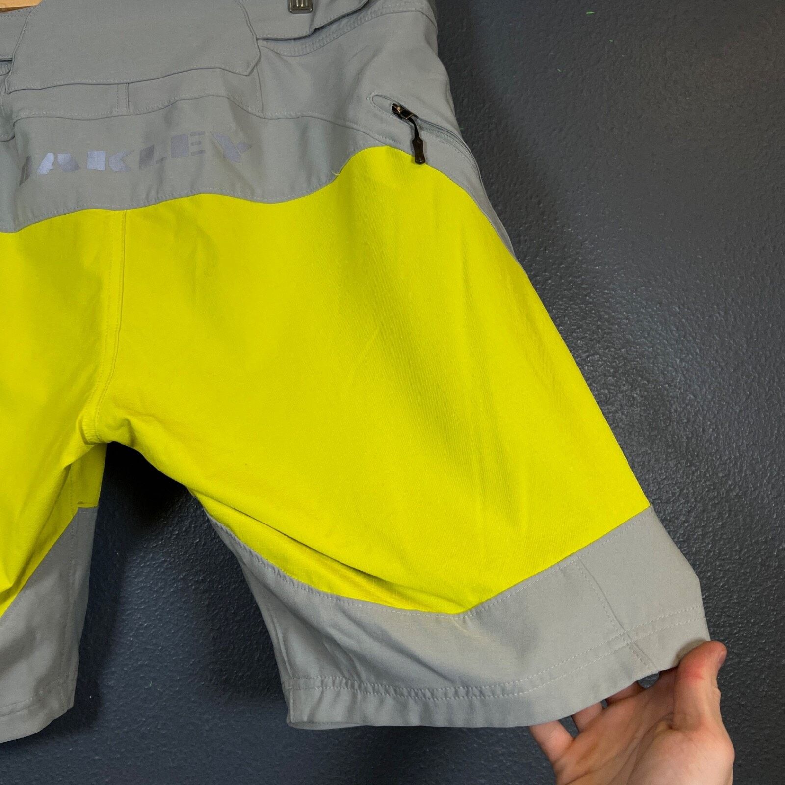Oakley Oakley 38 men’s Ventilated MTB Shorts gray/lemon outdoor Size US 38 / EU 54 - 6 Thumbnail