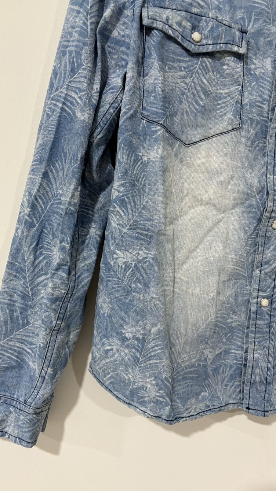 In The Attic In the attic denim shirt sawtooth button flower hawaii Size US M / EU 48-50 / 2 - 3 Thumbnail