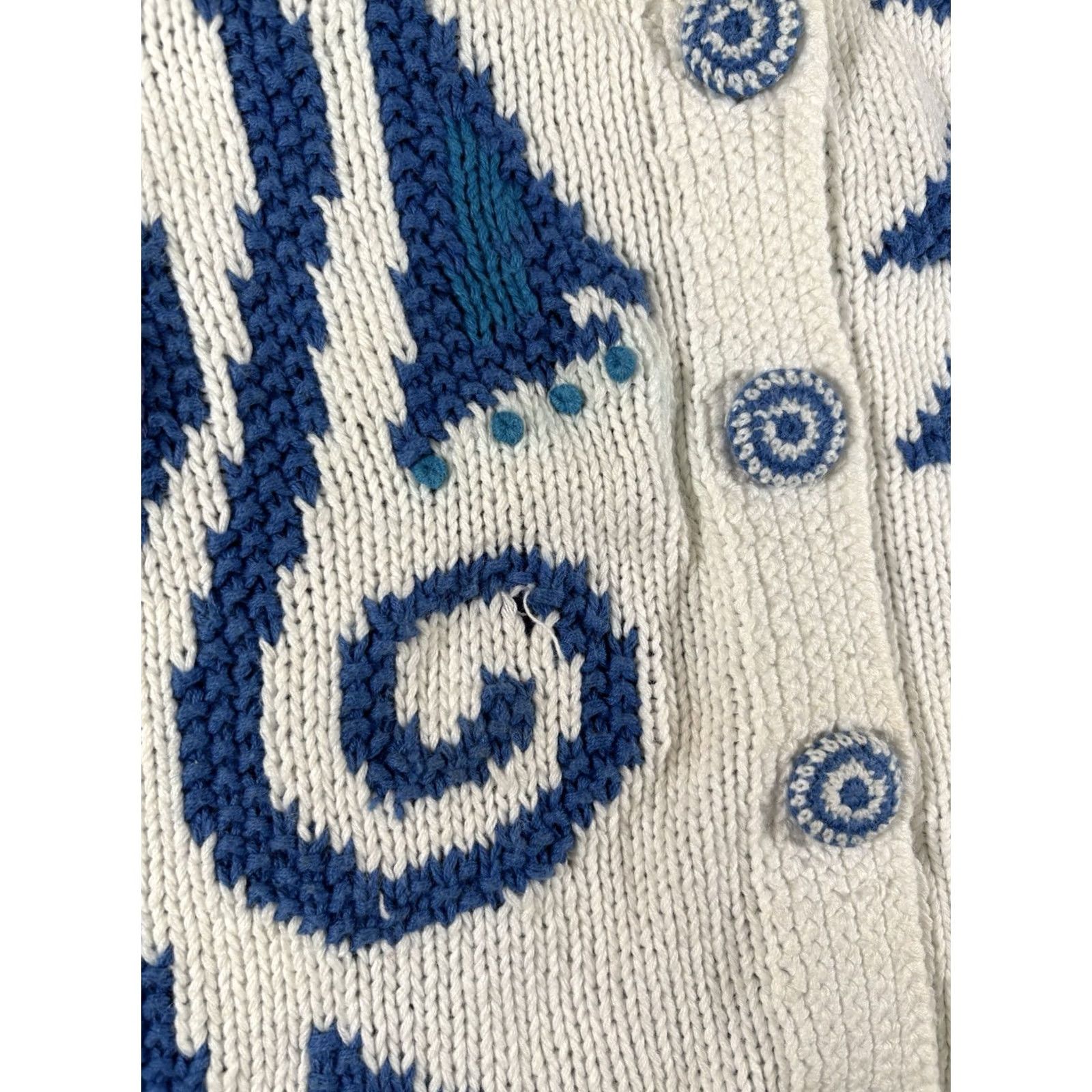 Vintage VINTAGE Segrets Sweater Cardigan Shirt Womens L White w/ Blue Accent Swirly 90s 80s Bohemian Retro Hand Knit Crochet Buttons Embroidered Giftable Size L / US 10 / IT 46 - 4 Thumbnail