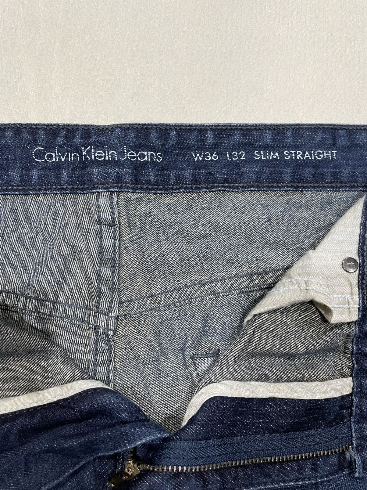 Calvin Klein Vintage Calvin Klein Distressed Slim Straight Cut Dark Jeans Size US 37 - 8 Thumbnail