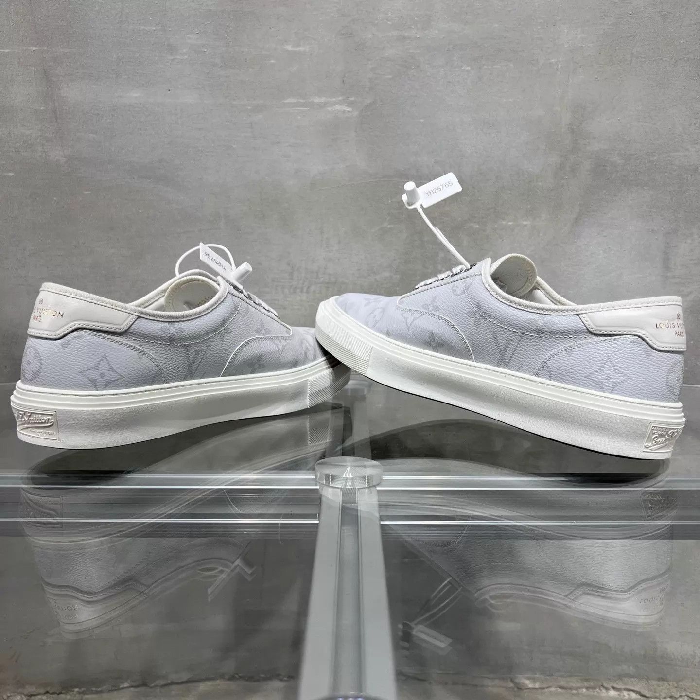 Louis Vuitton LV white and gray monogram sneakers UK7 (41) Size US 8 / EU 41 - 5 Thumbnail