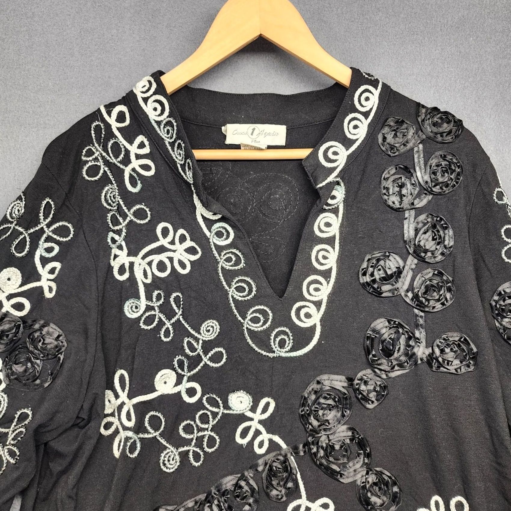 Vintage VINTAGE Once Again Top Women 1X Black Embroidered Embellished Floral Tunic Artsy Blouse V-Neck Pullover Women 1X Mens? Size XL / US 12-14 / IT 48-50 - 7 Thumbnail