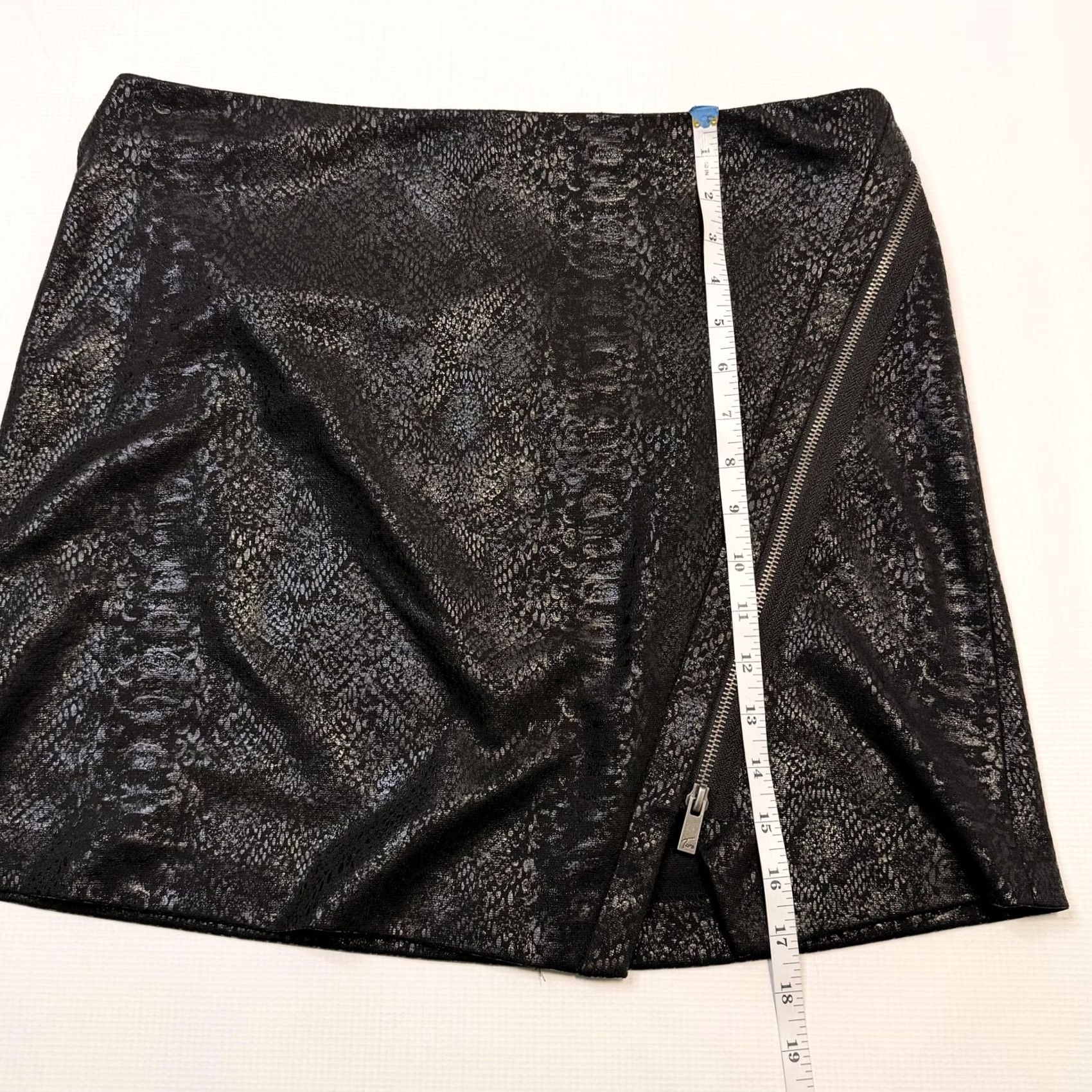 Vince Camuto Two by Vince Camuto Skirt Womens M Black Snake Print Wrap Zip Mini Knit Size 32" / US 10 / IT 46 - 7 Thumbnail