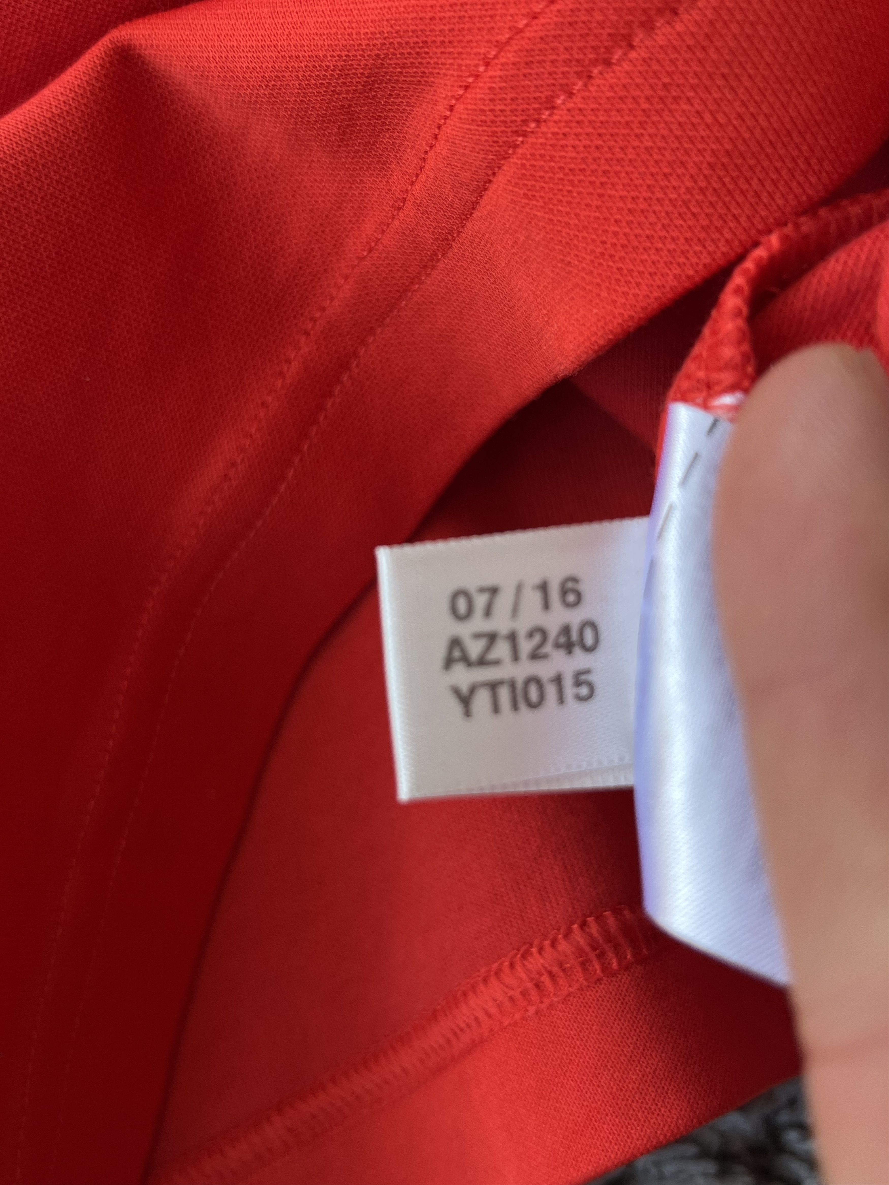 Adidas ADIDAS x MANCHESTER UNITED 2015/16 T-shirt V Neck Red Color Size US M / EU 48-50 / 2 - 11 Thumbnail