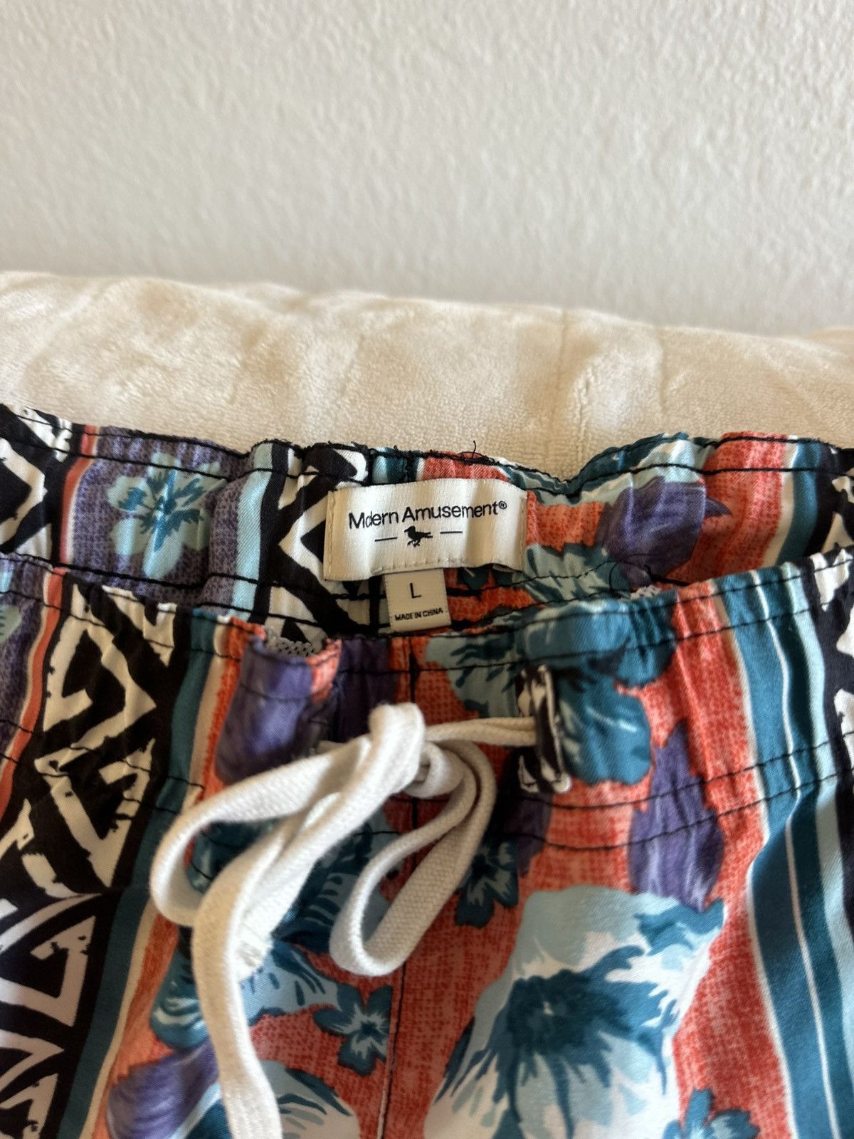 Urban Outfitters Urban Outfitters Colorful All Over Print Swimwear Shorts Size US 32 / EU 48 - 5 Thumbnail
