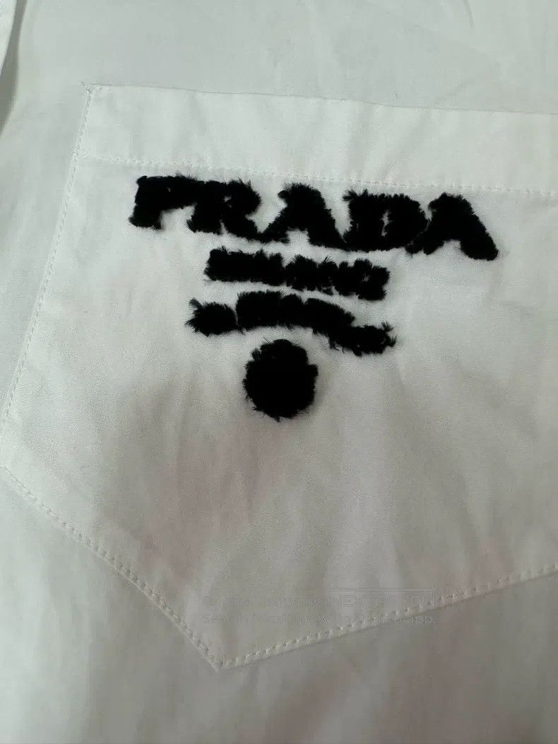 Prada Prada SS22 solid colour V-neck classic letter logo pattern Size XS / US 0-2 / IT 36-38 - 4 Thumbnail