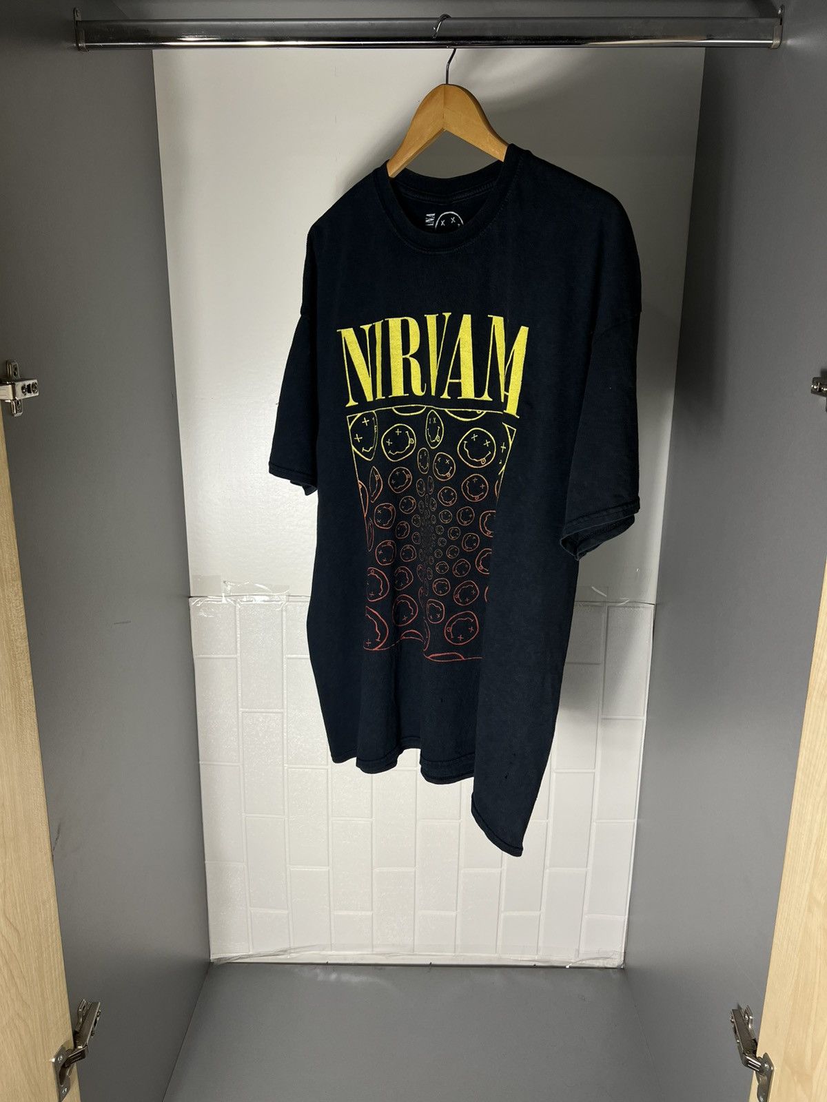 Band Tees VINTAGE NIRVANA KURT COBAIN SMILE ROCK T-SHIRT MRTAL Y2K 90s Size US XL / EU 56 / 4 - 8 Thumbnail