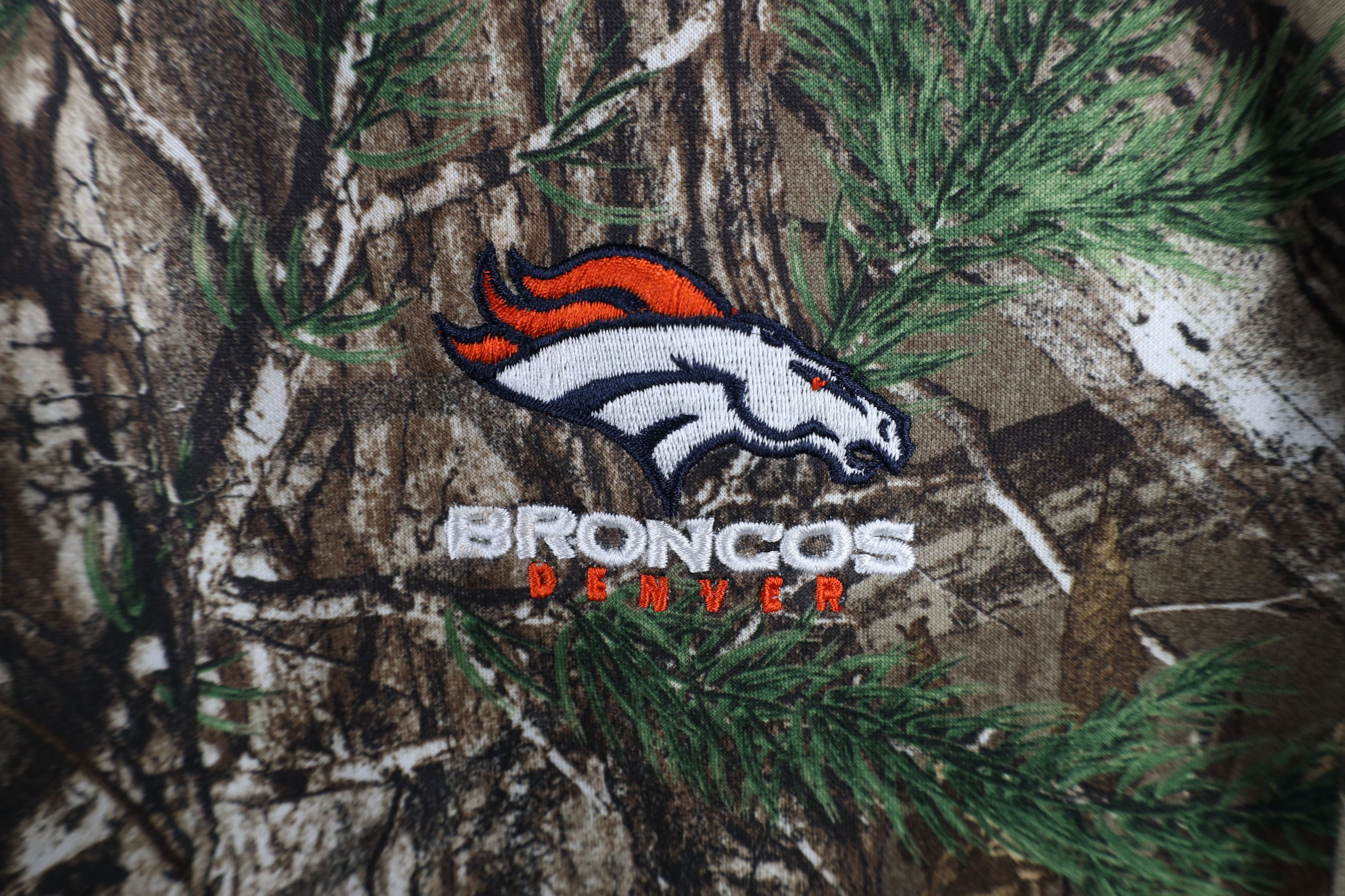 Vintage Vintage Realtree Camouflage Denver Broncos Football Hoodie Size US M / EU 48-50 / 2 - 4 Thumbnail