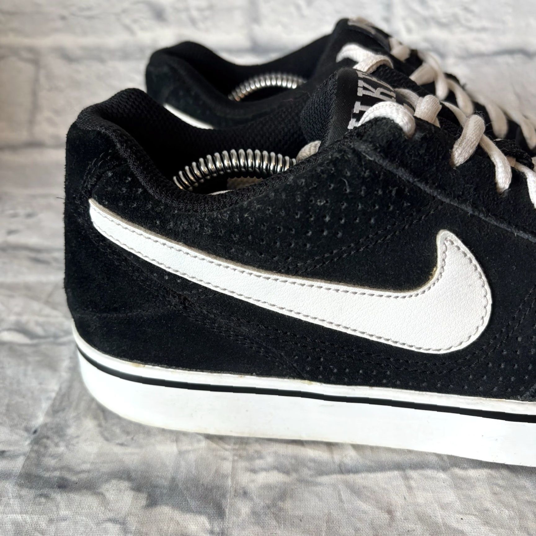 Nike VINTAGE Nike Ruckus LR Black White Skateboarding Sneakers 395770-003 Mens Size 9 Size US 9 / EU 42 - 3 Thumbnail