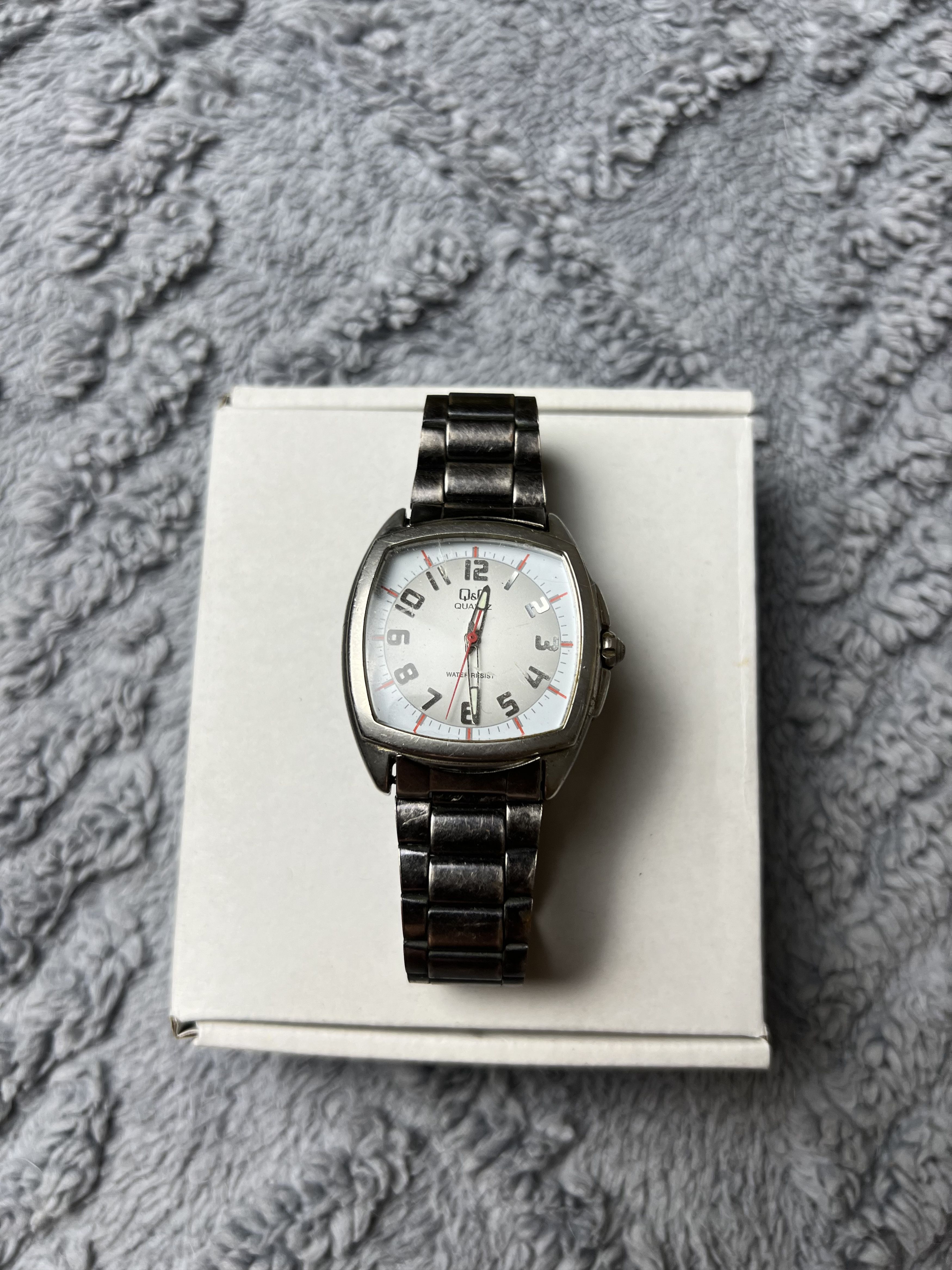 Vintage Futuristic Minimalistic Q&Q Japanese Style Bracelet Watch Size ONE SIZE - 2 Thumbnail