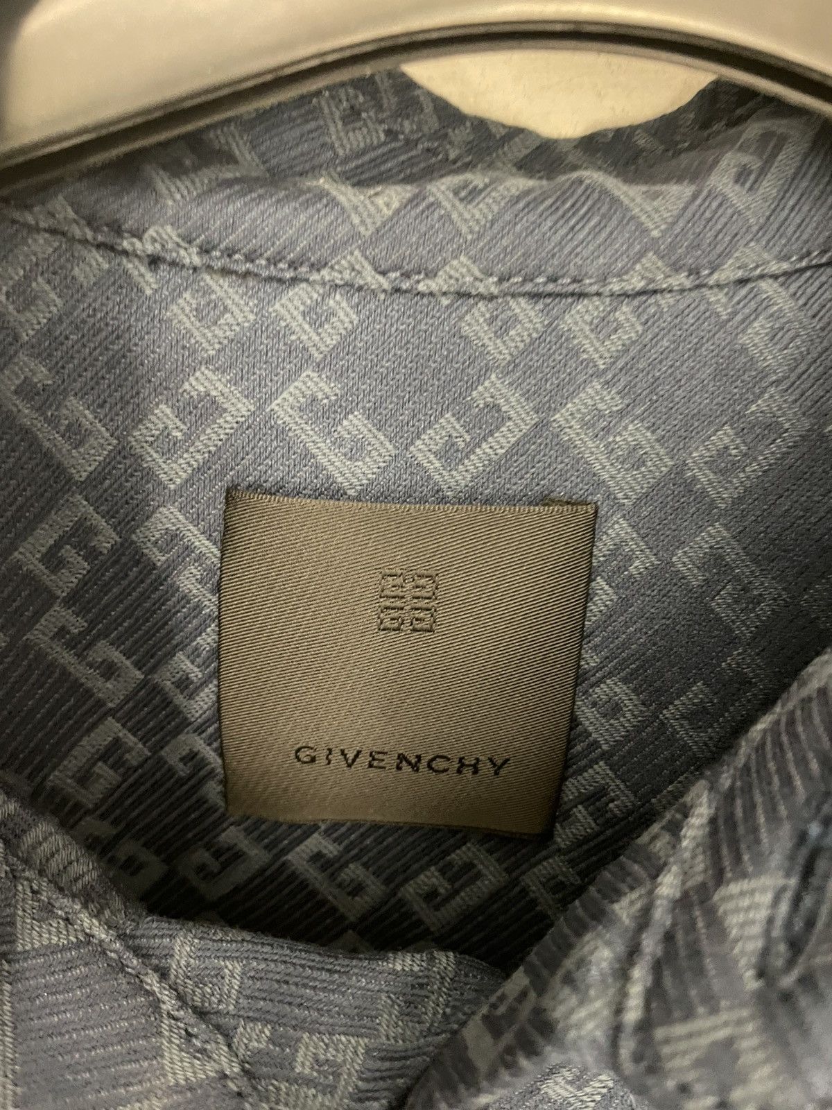 Givenchy Monogrammed shirt Size US M / EU 48-50 / 2 - 3 Thumbnail