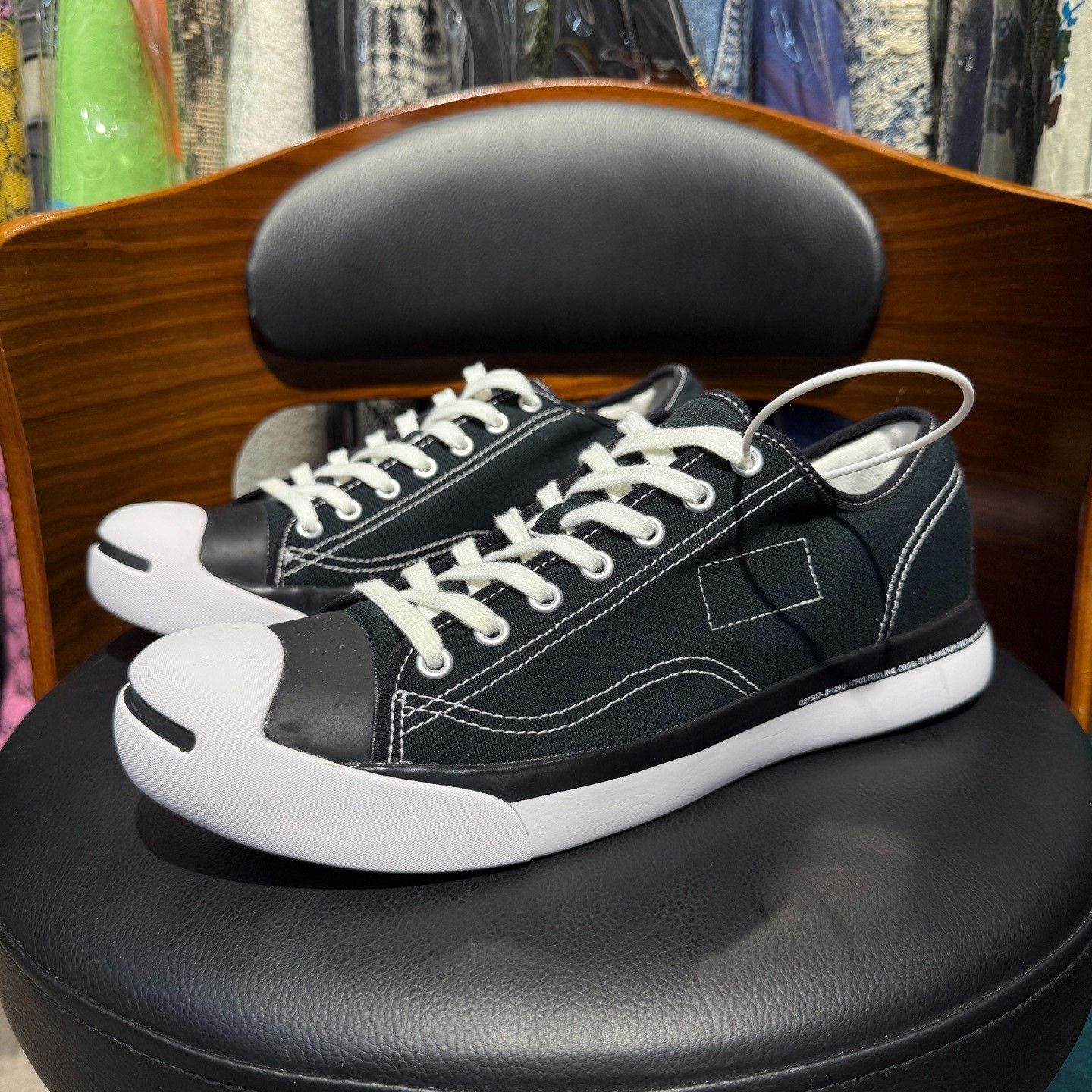 Converse Converse Black Lowtop Sneakers 11 Men Size US 11 / EU 44 - 1 Thumbnail
