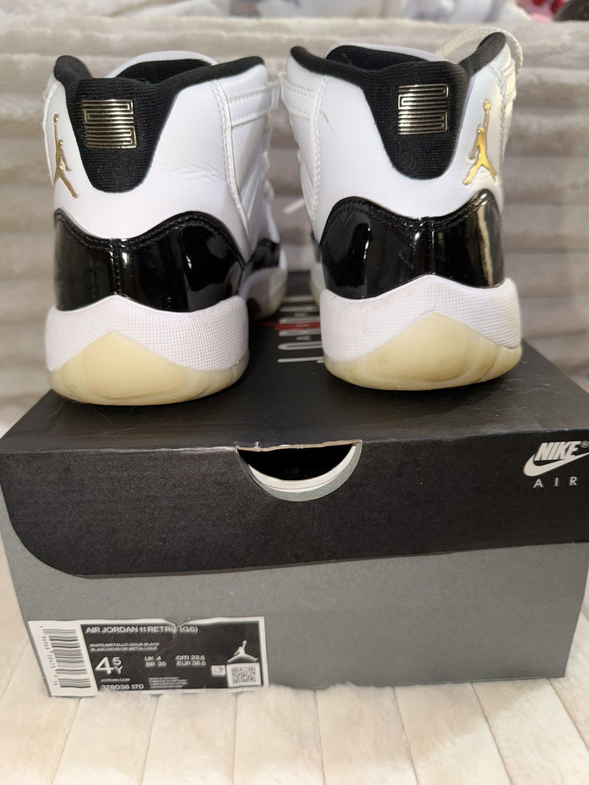 Jordan Brand Air Jordan 11 Retro (GS) Size 4.5Y WHITE/METALLIC GOLD-BLACK Size US 6 / IT 36 - 6 Thumbnail