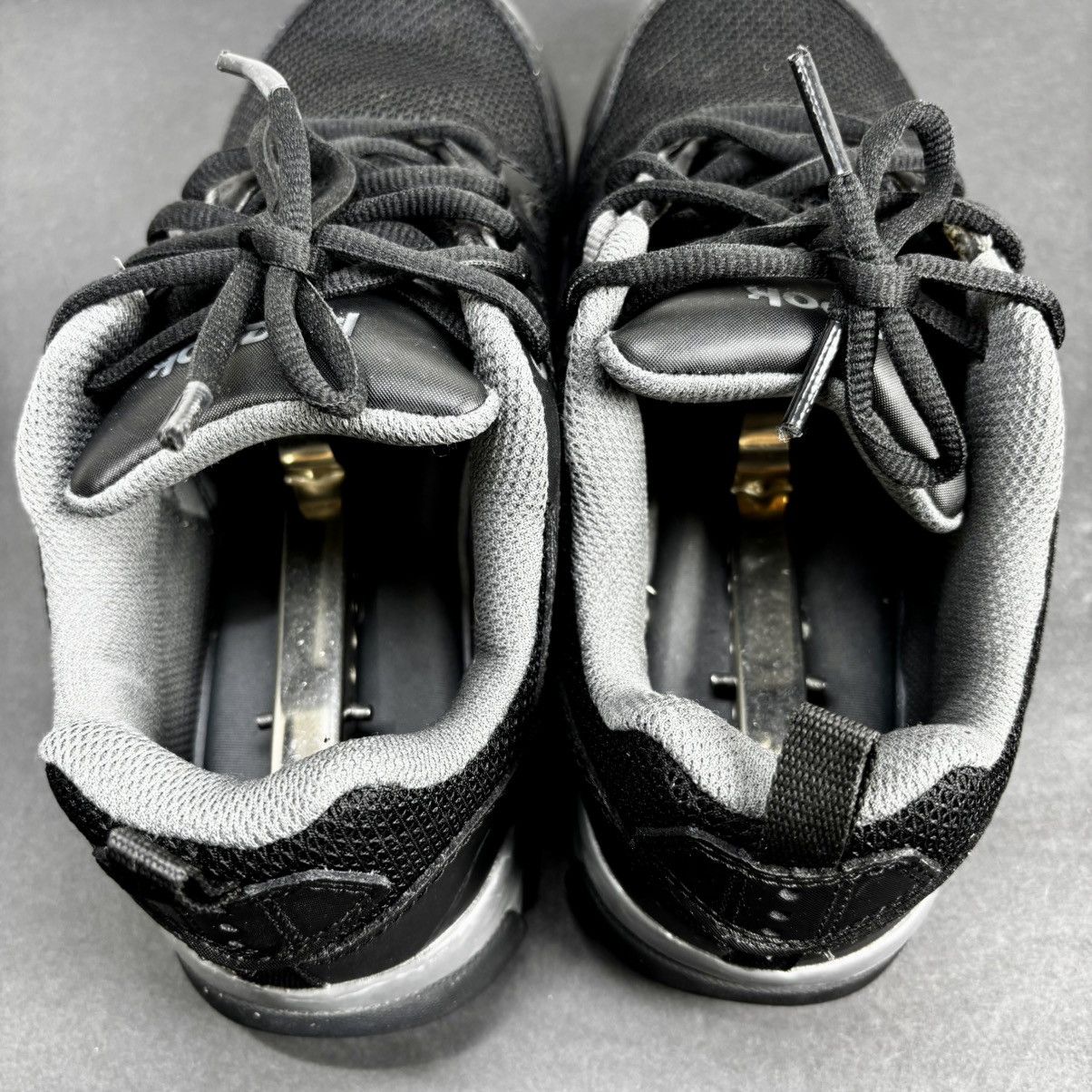 Reebok REEBOK MEN'S ATHLETIC SHOE BLACK WITH GREY TRIM RB4015 Size US 7 / EU 40 - 6 Thumbnail