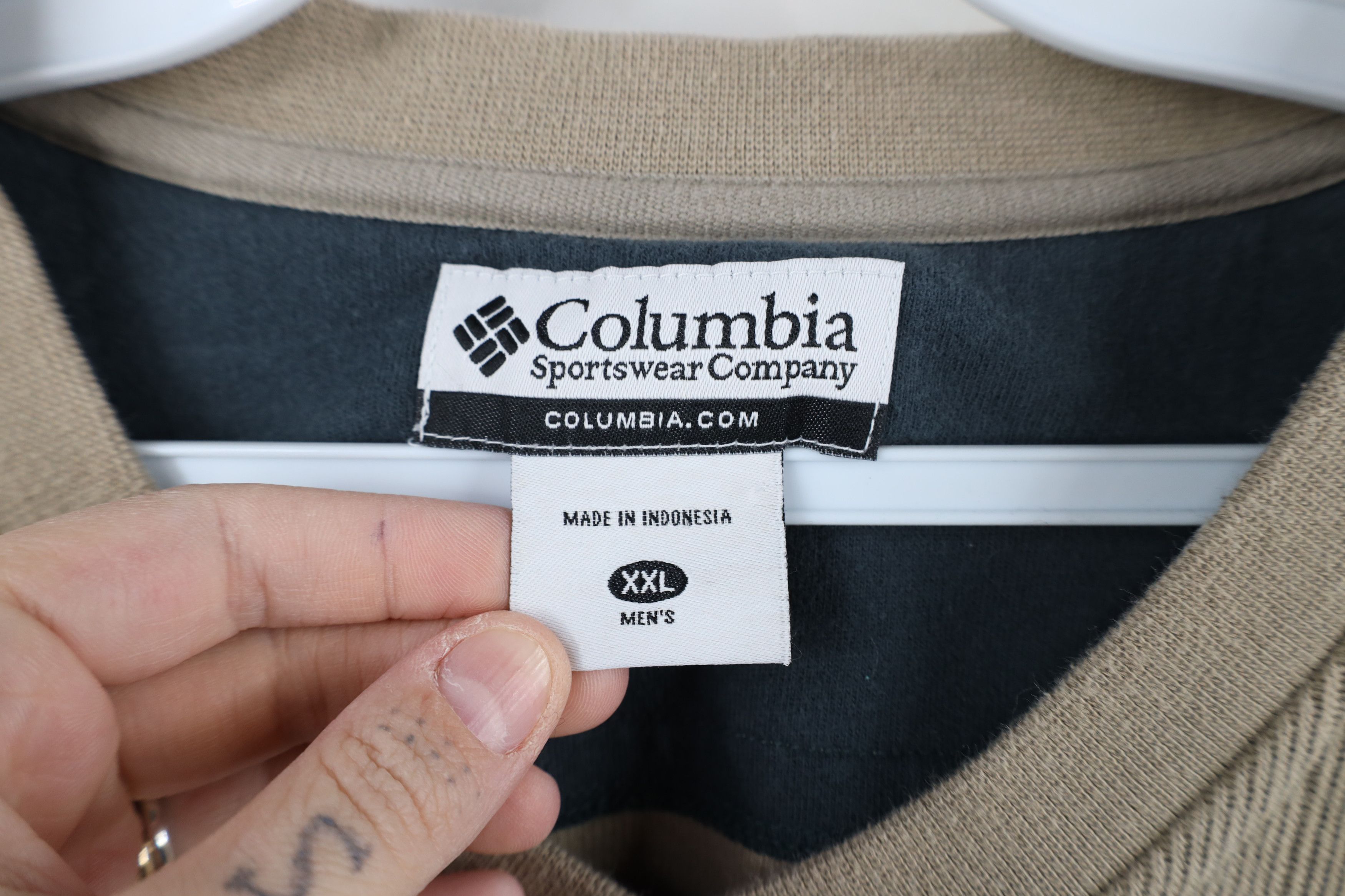 Columbia × Vintage Vintage Columbia Spell Out Ribbed Knit V-Neck Sweater Beige Size US XXL / EU 58 / 5 - 7 Thumbnail
