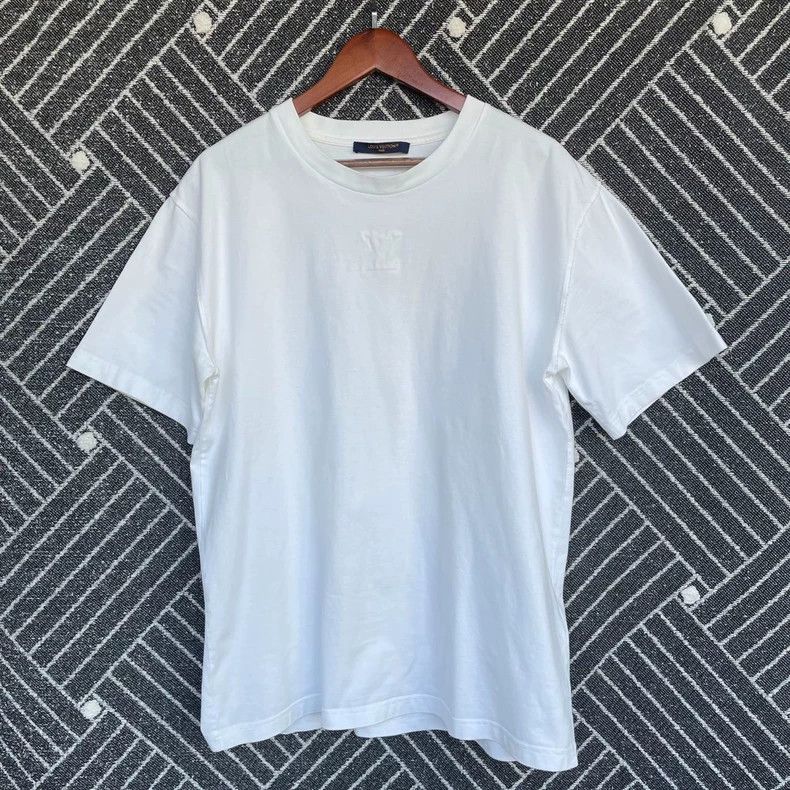 Louis Vuitton Louis Vuitton White Embossed Short Sleeve Tee Size US M / EU 48-50 / 2 - 1 Thumbnail