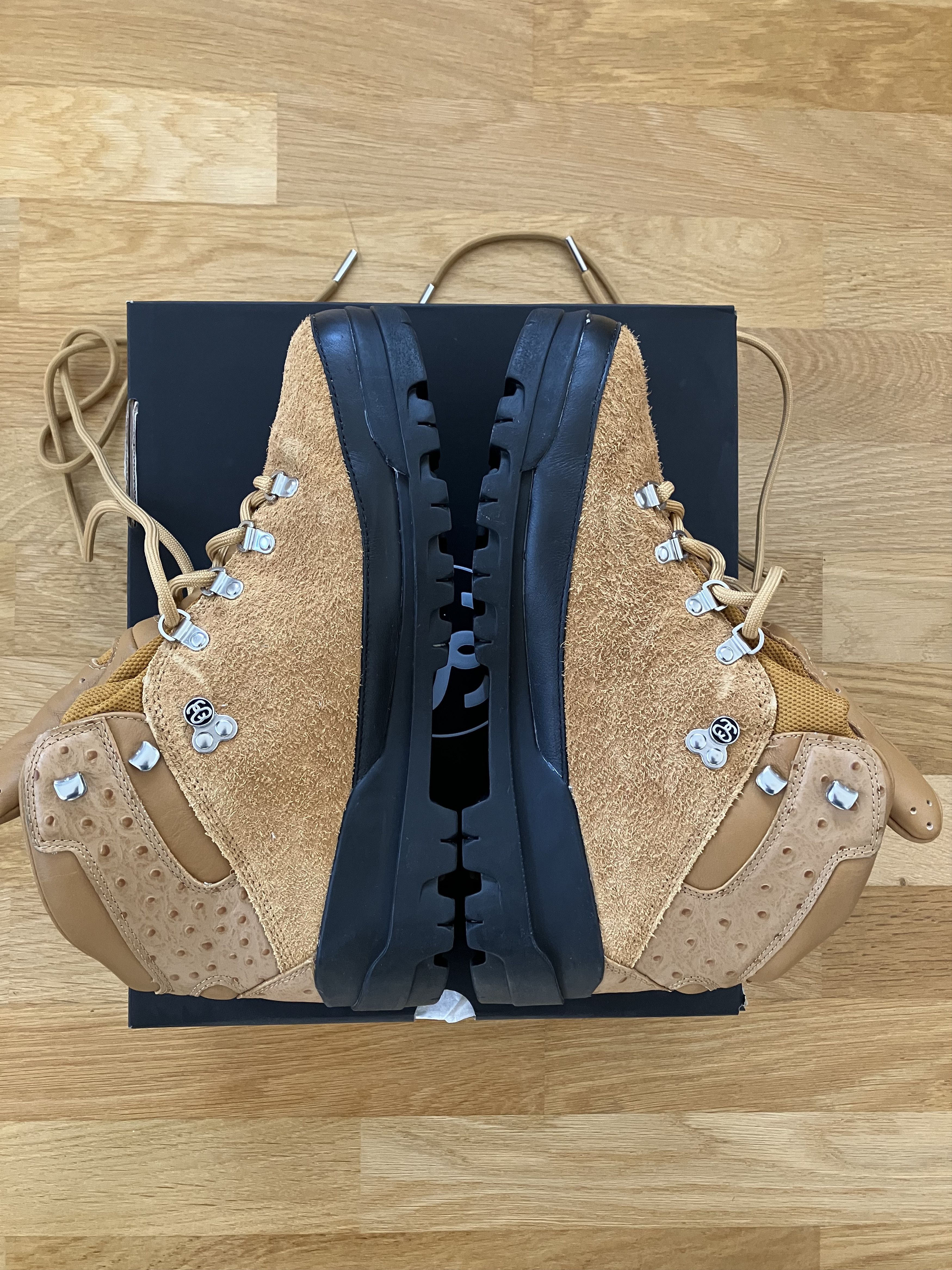 Stussy × Timberland Timberland x Stüssy World Hiker Boot Size US 11 / EU 44 - 13 Thumbnail