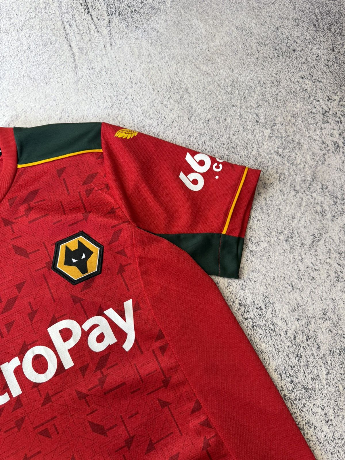Castore Castore Wolverhampton Wanderers Football Shirt Size S Size US S / EU 44-46 / 1 - 8 Thumbnail
