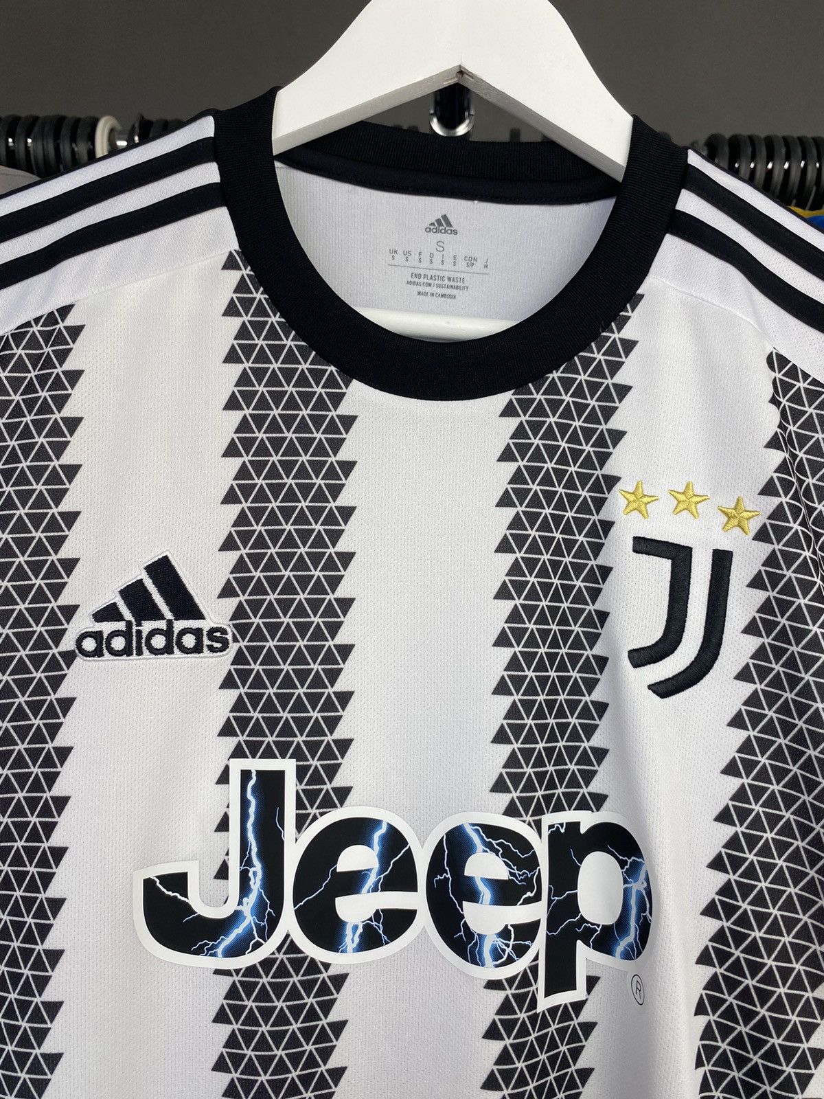 Adidas 2022/23 ADIDAS JUVENTUS HOME SOCCER FOOTBALL JERSEY SHIRT Size US S / EU 44-46 / 1 - 4 Thumbnail