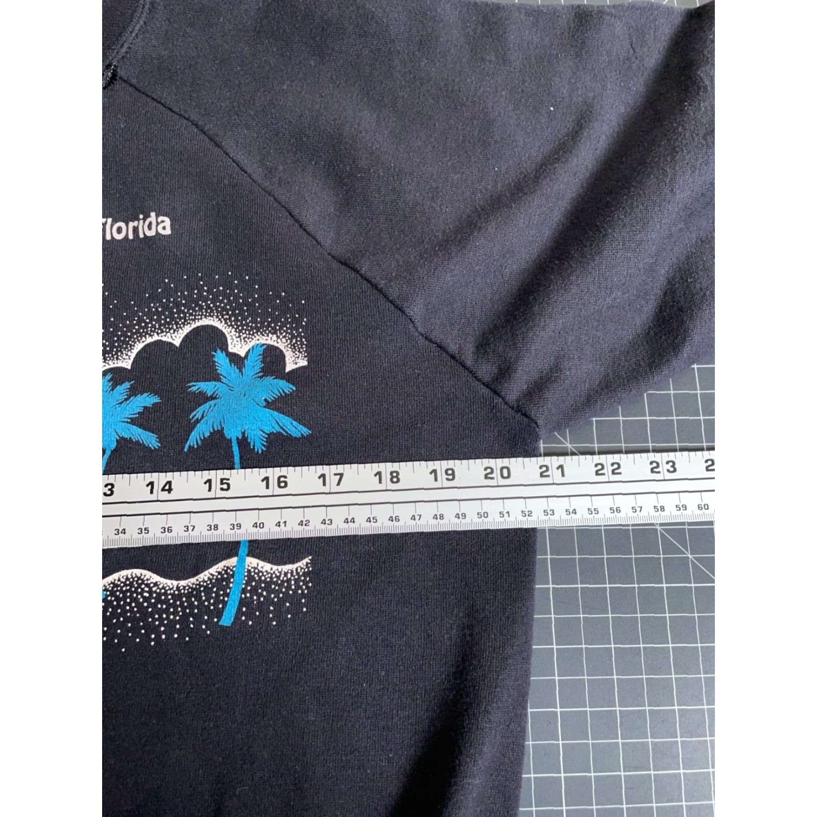 Vintage VINTAGE Signal Sweatshirt Adult XL Black Palm Tree Graphic Raglan Sleeves 90s City Retro Men’s Size US L / EU 52-54 / 3 - 5 Thumbnail