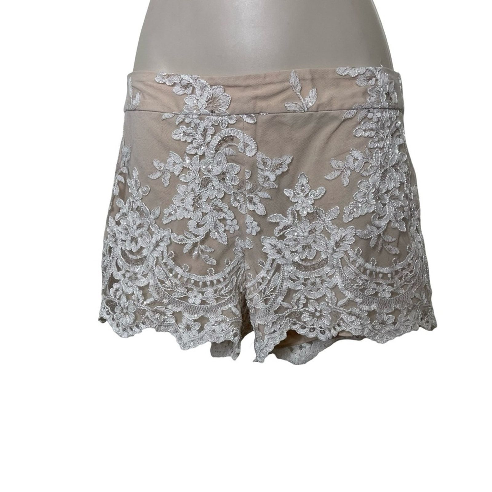 Alice + Olivia Alice and Olivia Scalloped Lace Shorts sz 4 Size 27" / US 4 / IT 40 - 2 Thumbnail