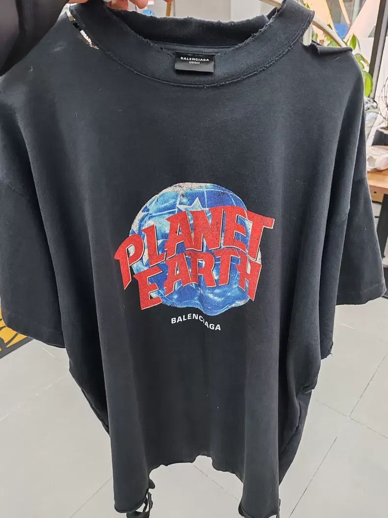 Balenciaga Balenciaga Earth Printed Short Sleeve T-Shirt Size US M / EU 48-50 / 2 - 1 Thumbnail