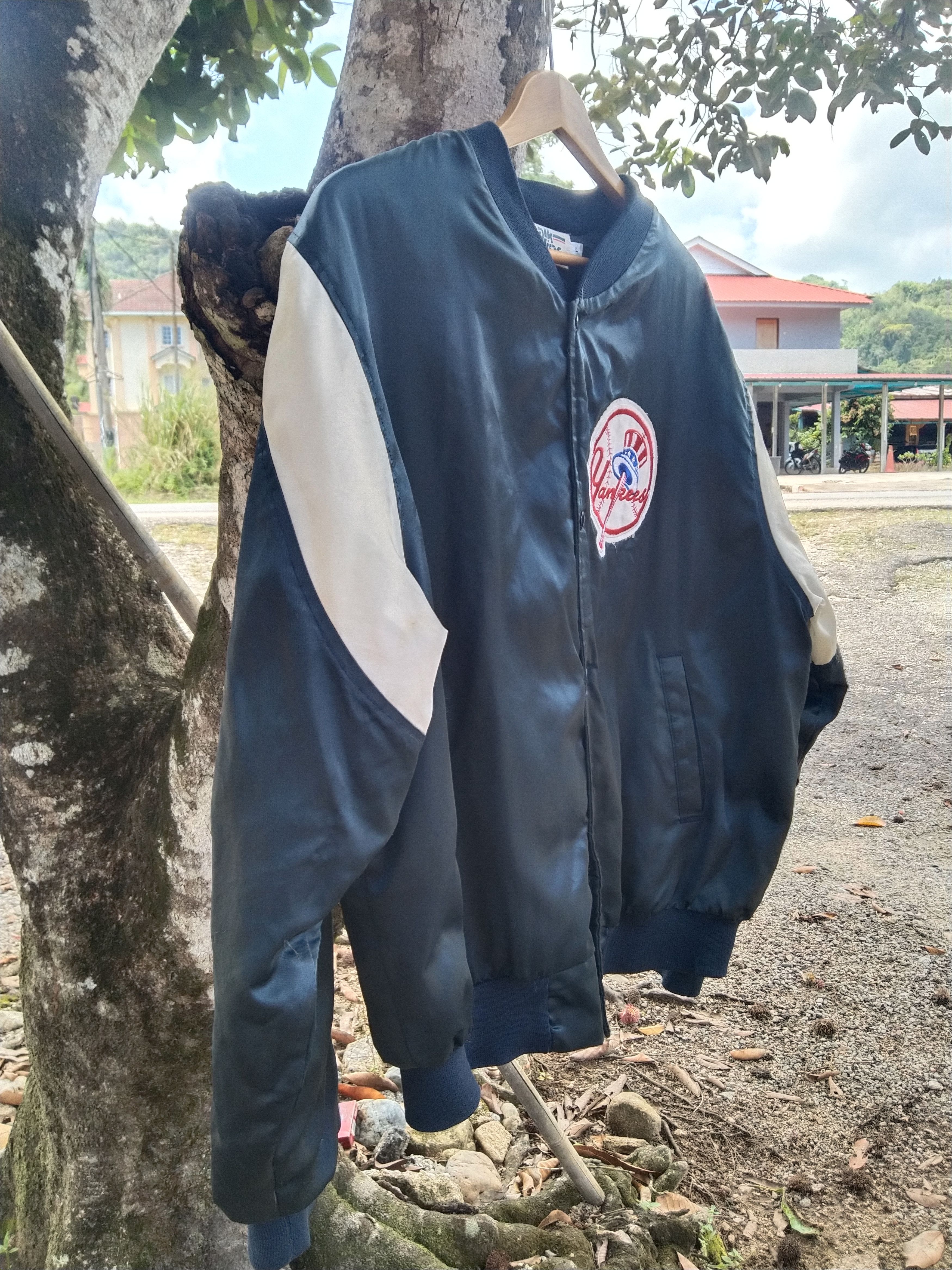 MLB × Vintage NEW YORK YANKEES CHALK LINE SATIN BOMBER JACKET SPELL OUT Size US L / EU 52-54 / 3 - 4 Thumbnail