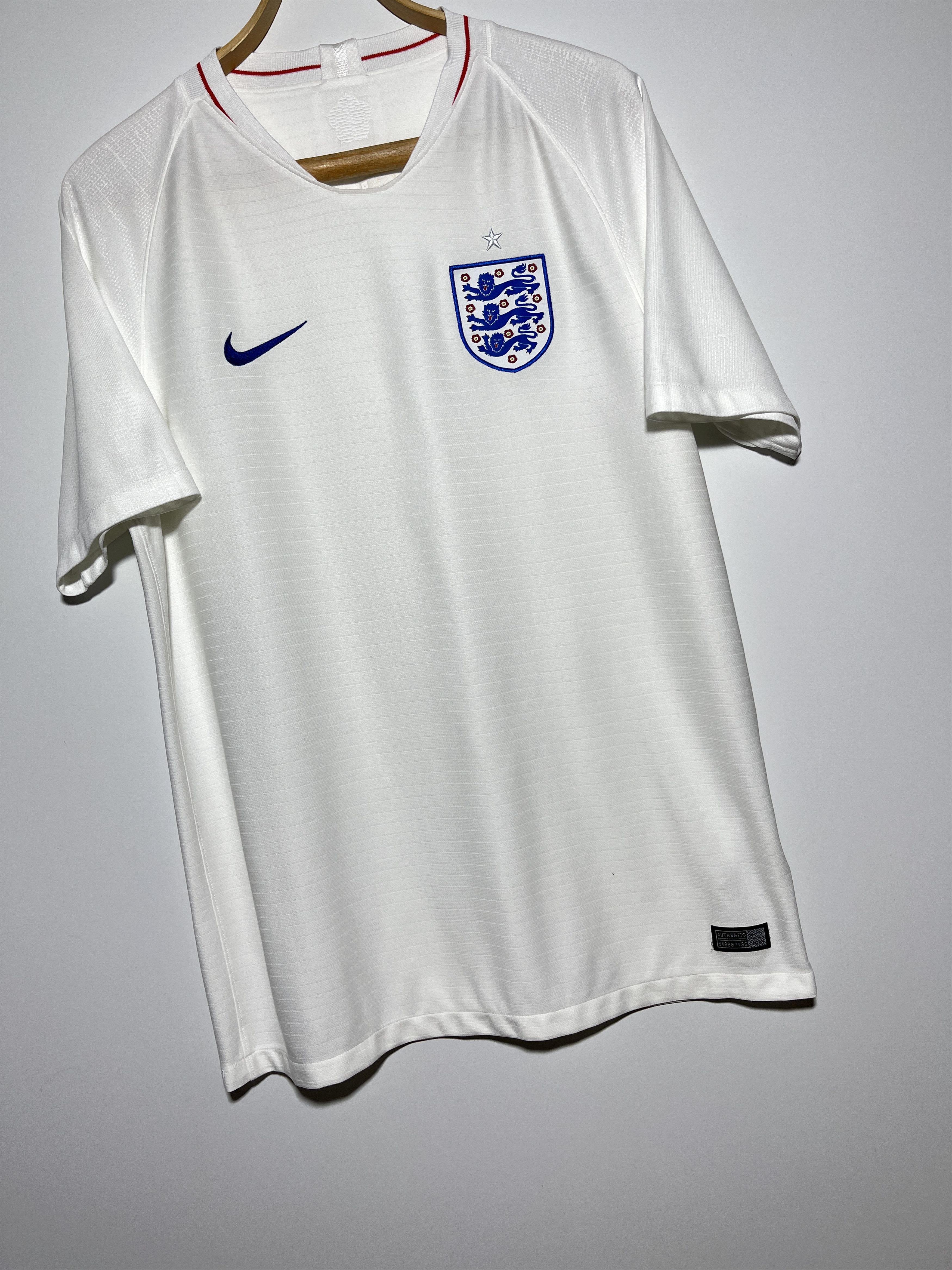 Nike Nike England National Team 2018-2019 Home Football Jersey Size US L / EU 52-54 / 3 - 4 Thumbnail