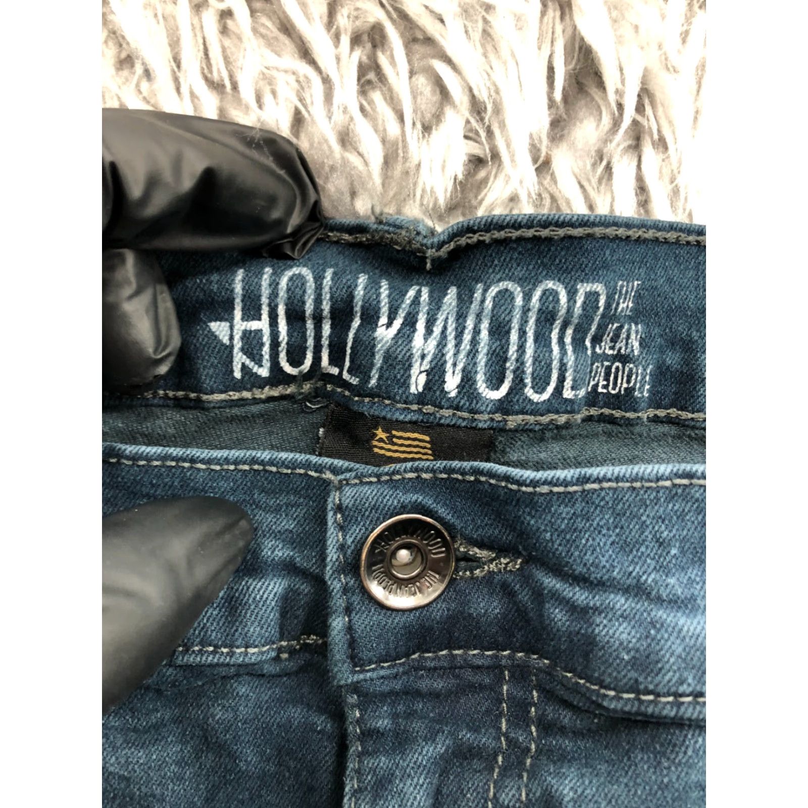 Vintage Hollywood Shorts Mens Size 38 Mid Rise Dark Wash Blue Denim Bermuda Shorts Size US 38 / EU 54 - 6 Thumbnail