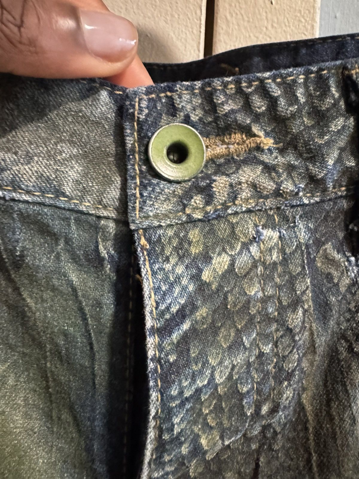 Le Grande Bleu (L.G.B.) Chameleon Painted scale Denim Size US 28 / EU 44 - 2 Thumbnail