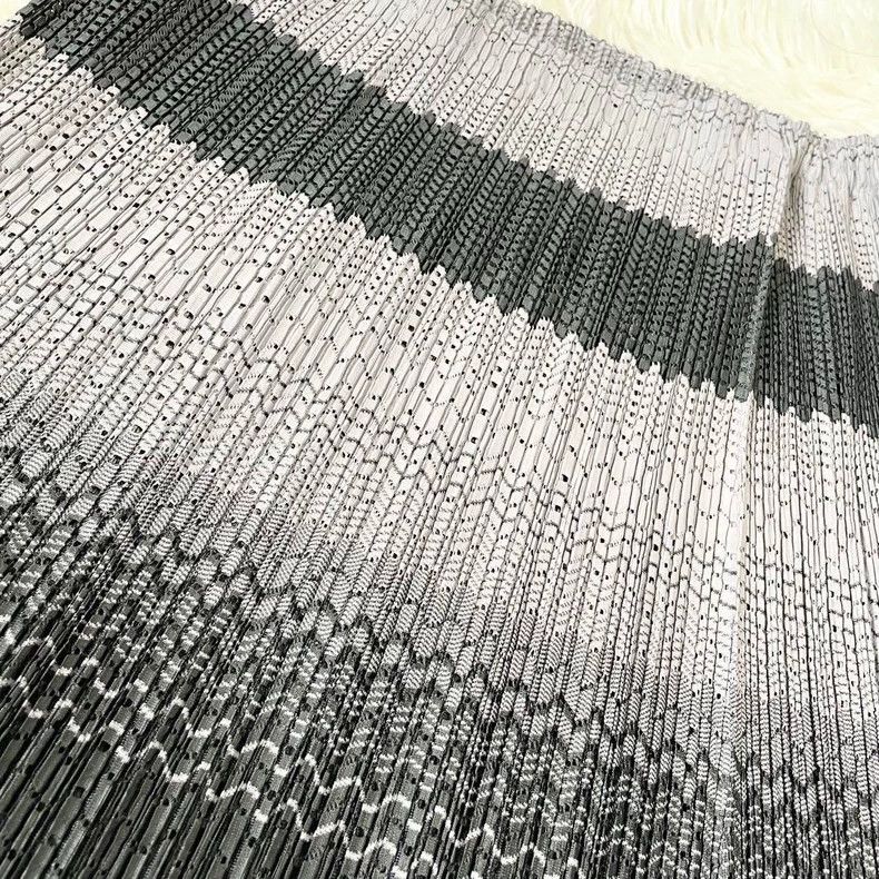 Issey Miyake Issey Miyake size:3 Gradient fishtail skirt Size 42" / US 20 - 2 Thumbnail