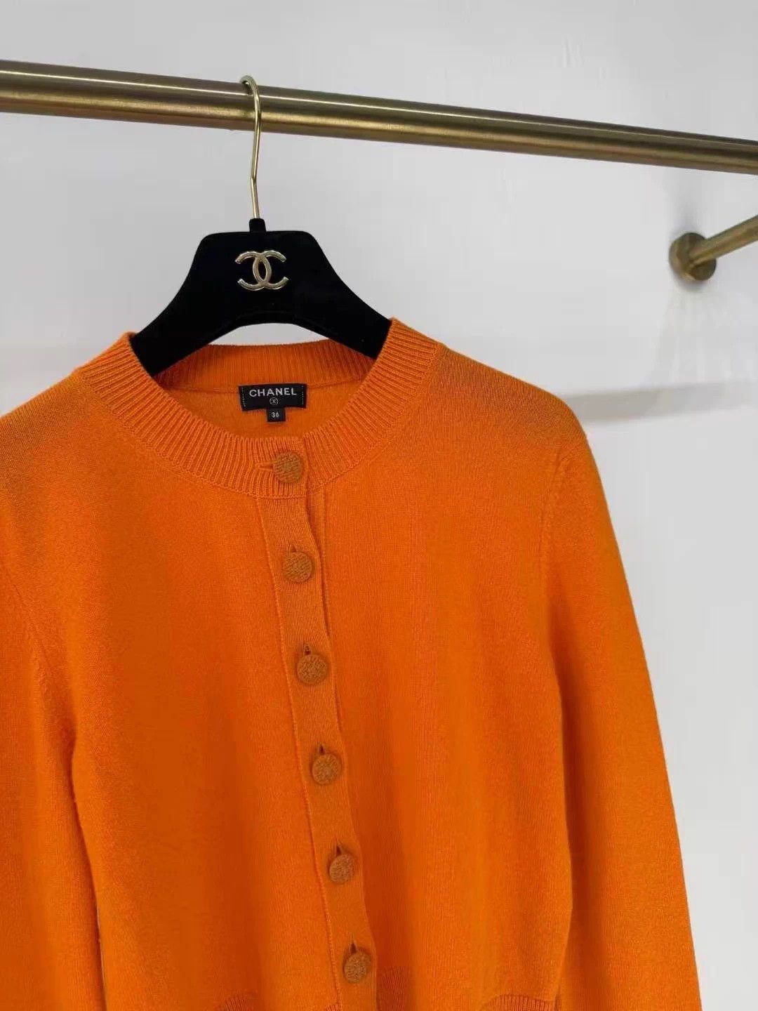 Chanel Chanel 18K orange cashmere cardigan 84/46cm minor repair Size XS / US 0-2 / IT 36-38 - 2 Thumbnail