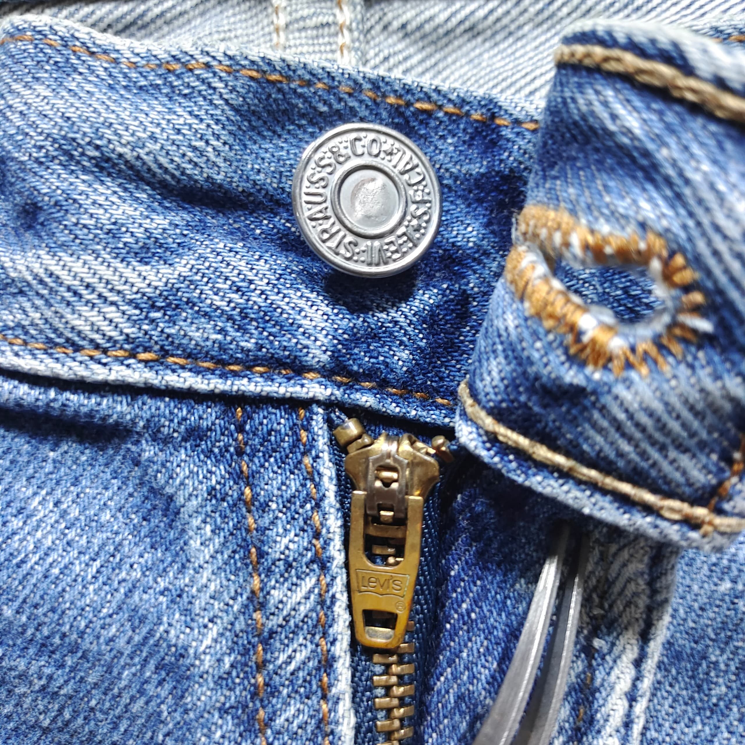 Levi's Vintage Clothing × Vintage DISTRESSED VINTAGE LEVIS 505 REGULAR FIT JEANS Size US 41 - 3 Thumbnail