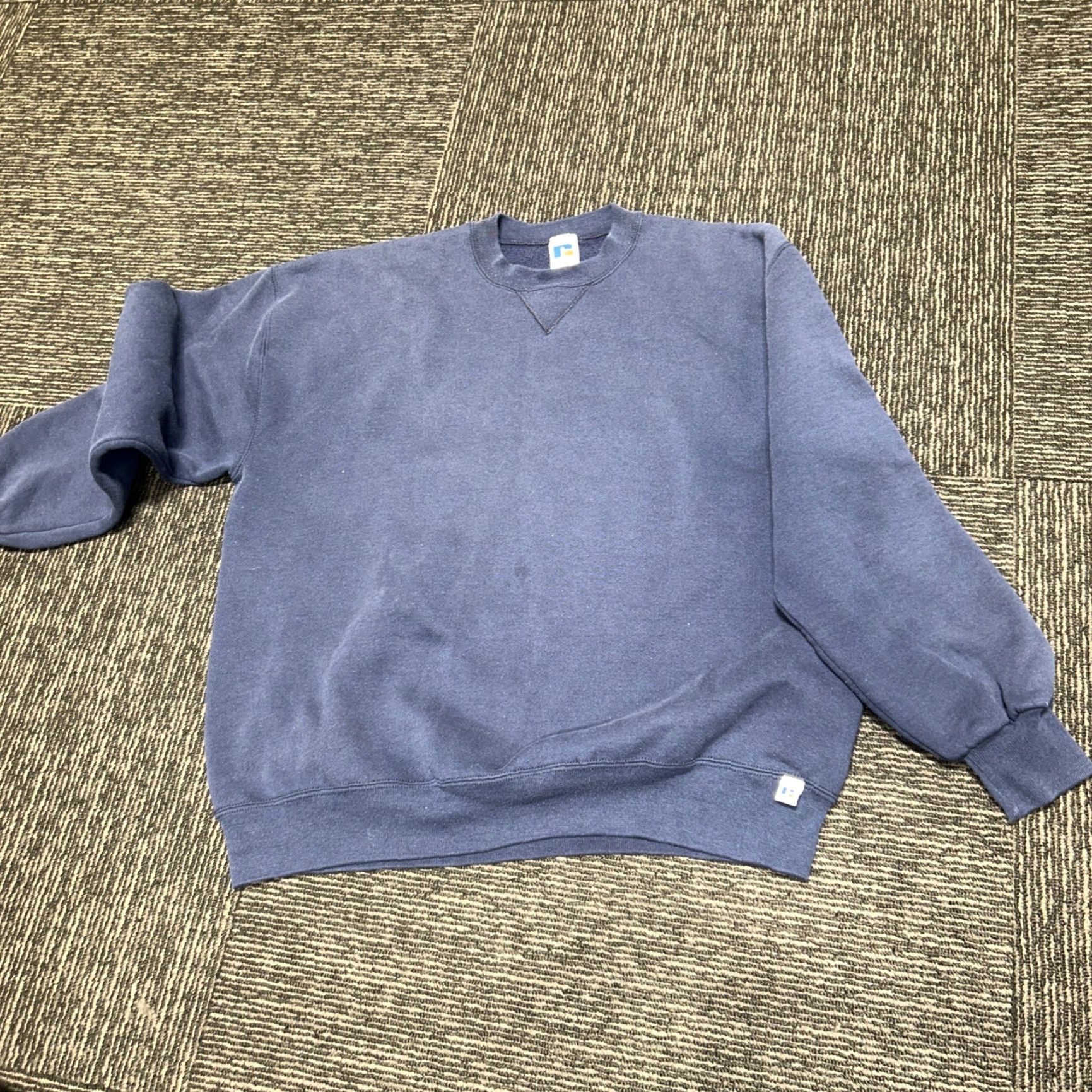 Russell Athletic VINTAGE Russell Athletic 90s Navy Blue Crewneck Sweatshirt L Men Crew Neck Pullover USA Blank Size L Size US L / EU 52-54 / 3 - 3 Thumbnail