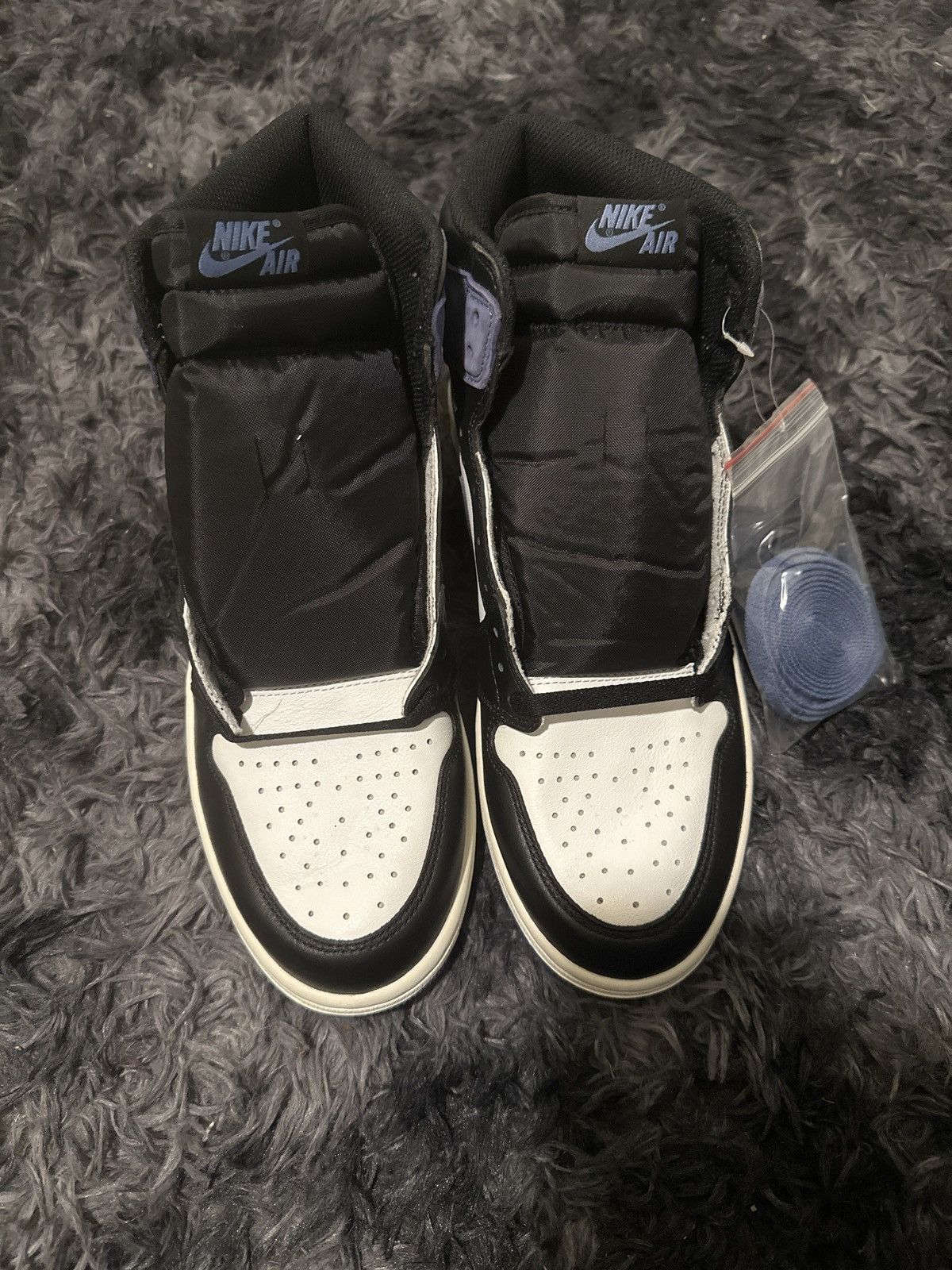 Nike Air Jordan retro 1 blue moon Size US 11 / EU 44 - 3 Thumbnail