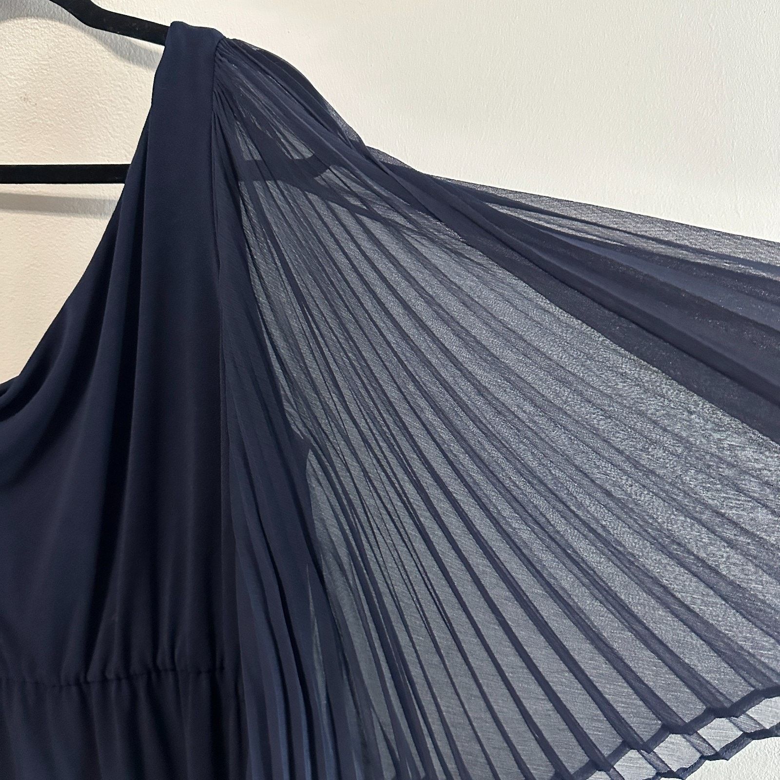 Alice + Olivia Alice & Olivia Pleated One Shoulder Dress Medium Navy Blue Size M / US 6-8 / IT 42-44 - 4 Thumbnail