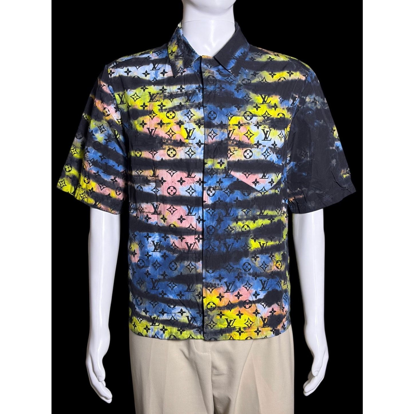 Louis Vuitton Authentic 2021 Louis Vuitton Zipped Monogram Tie-Dye Shirt Size US M / EU 48-50 / 2 - 1 Thumbnail