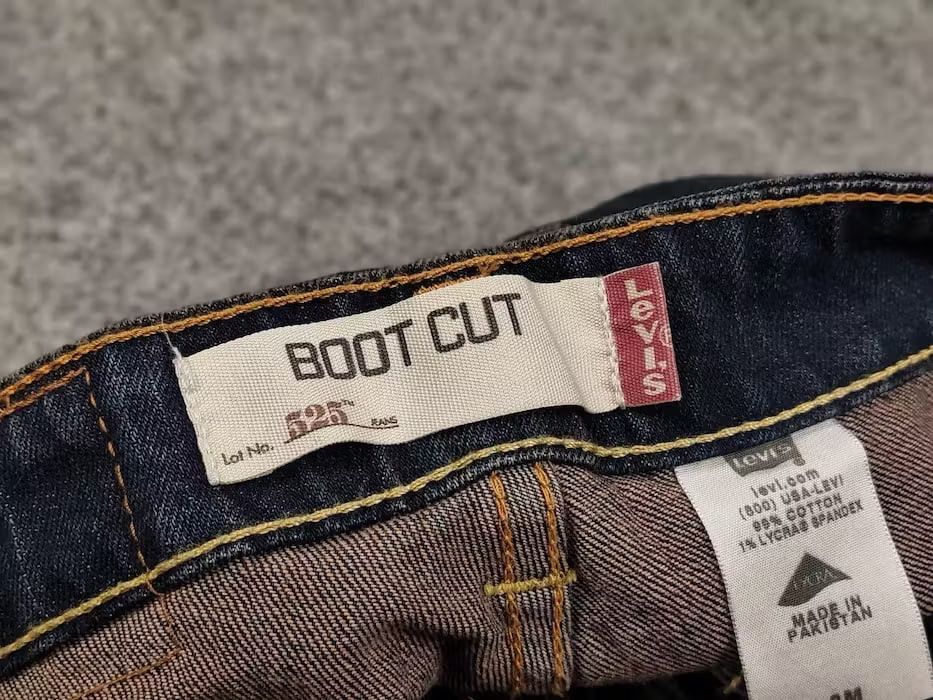 Levi's Vintage 90s New Levis 525 Bootcut Flared Denim Women's Jeans Size 30" / US 8 / IT 44 - 8 Thumbnail
