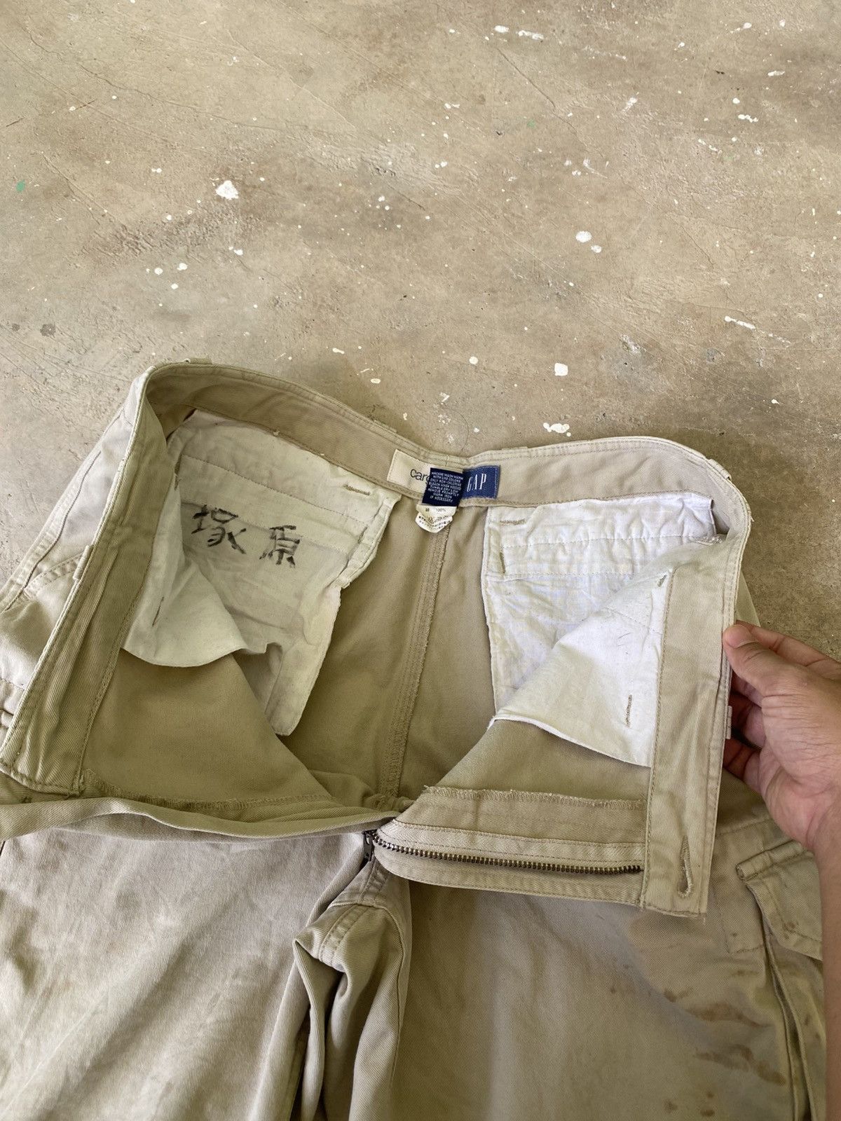 Gap Vintage GAP Cargo Shorts Distressed Beige W33 Size US 33 - 3 Thumbnail