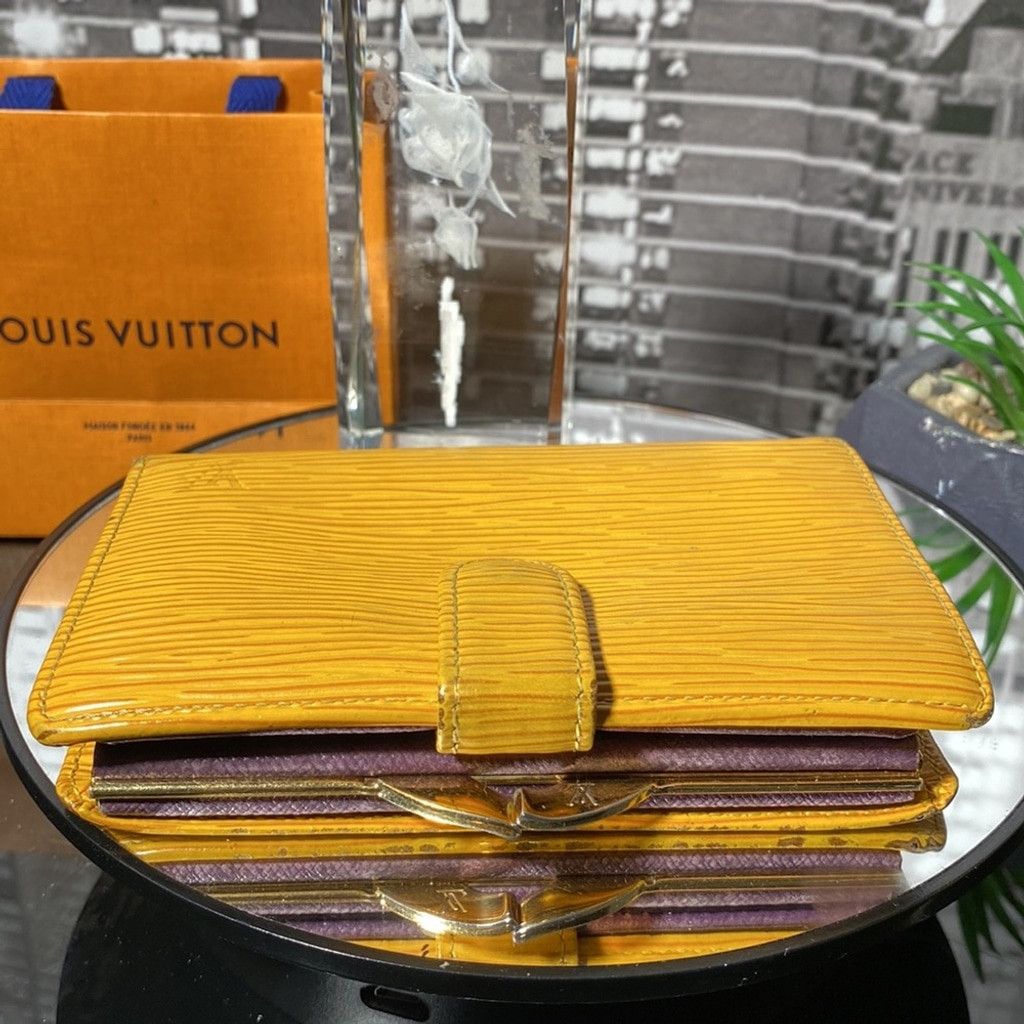 Louis Vuitton Authentic Louis Vuitton Epi Kisslock Wallet Size ONE SIZE - 12 Thumbnail
