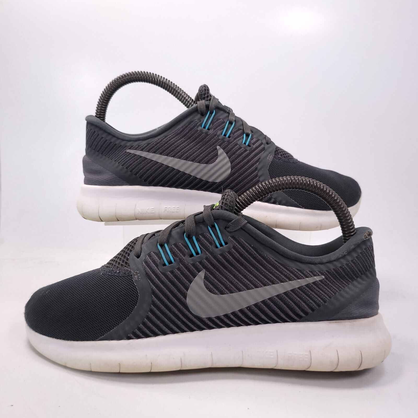 Nike Nike Free RN CMTR Shoe Womens Size 7 831511-008 Black White Size US 7 / IT 37 - 6 Thumbnail