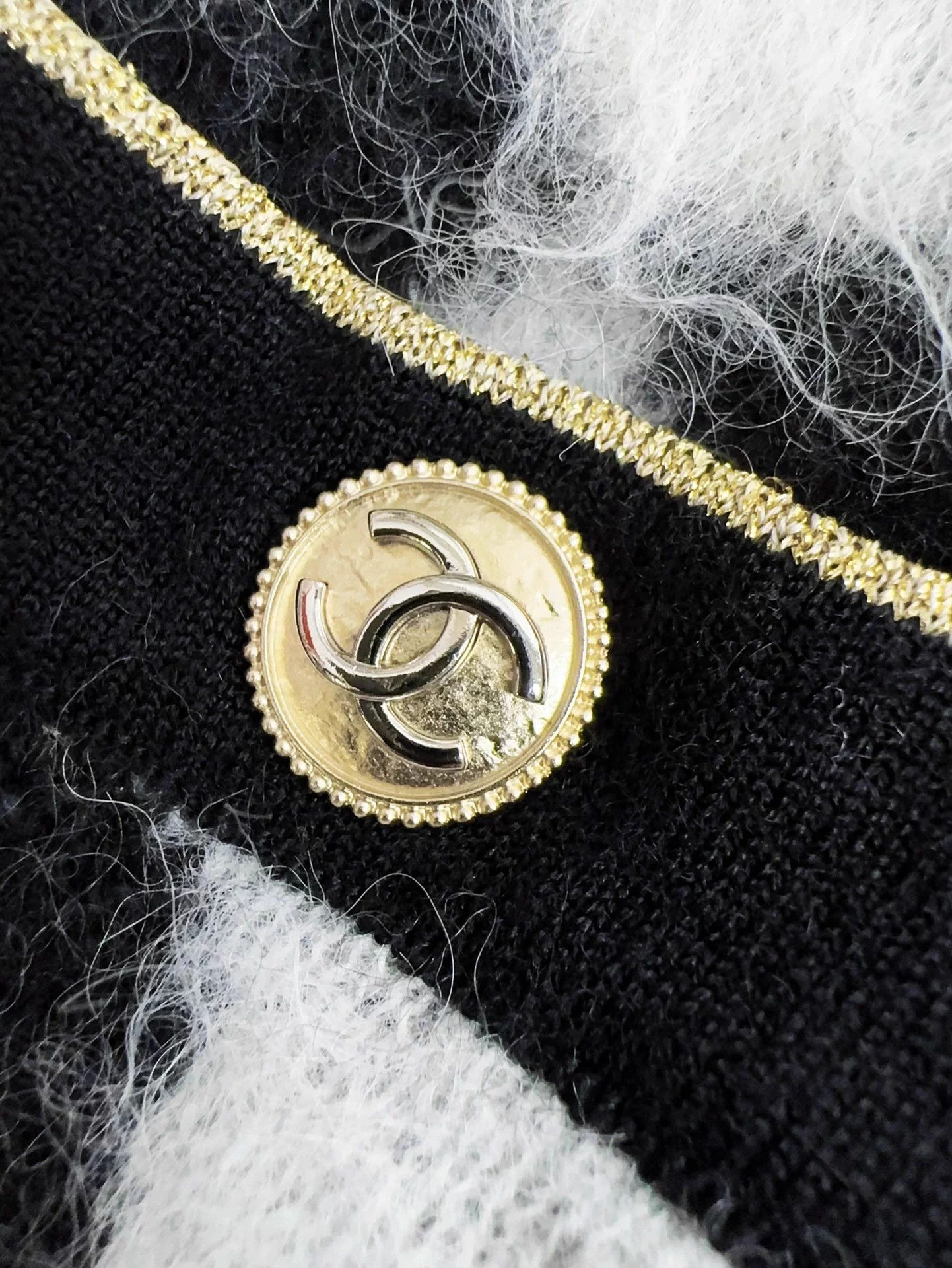 Chanel Chanel 20A Black & White Camellia Mohair Gold Crew Sweater Size XS / US 0-2 / IT 36-38 - 5 Thumbnail