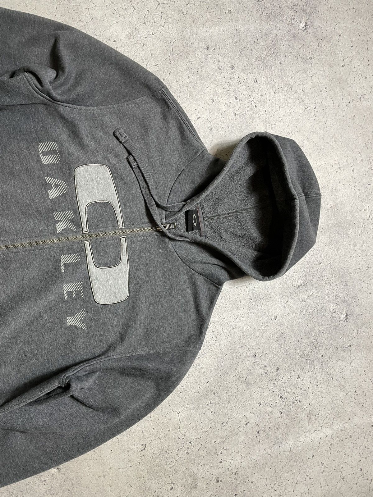 Oakley Vintage Oakley Big Logo Y2K Full Zip Hoodie Size US L / EU 52-54 / 3 - 6 Thumbnail