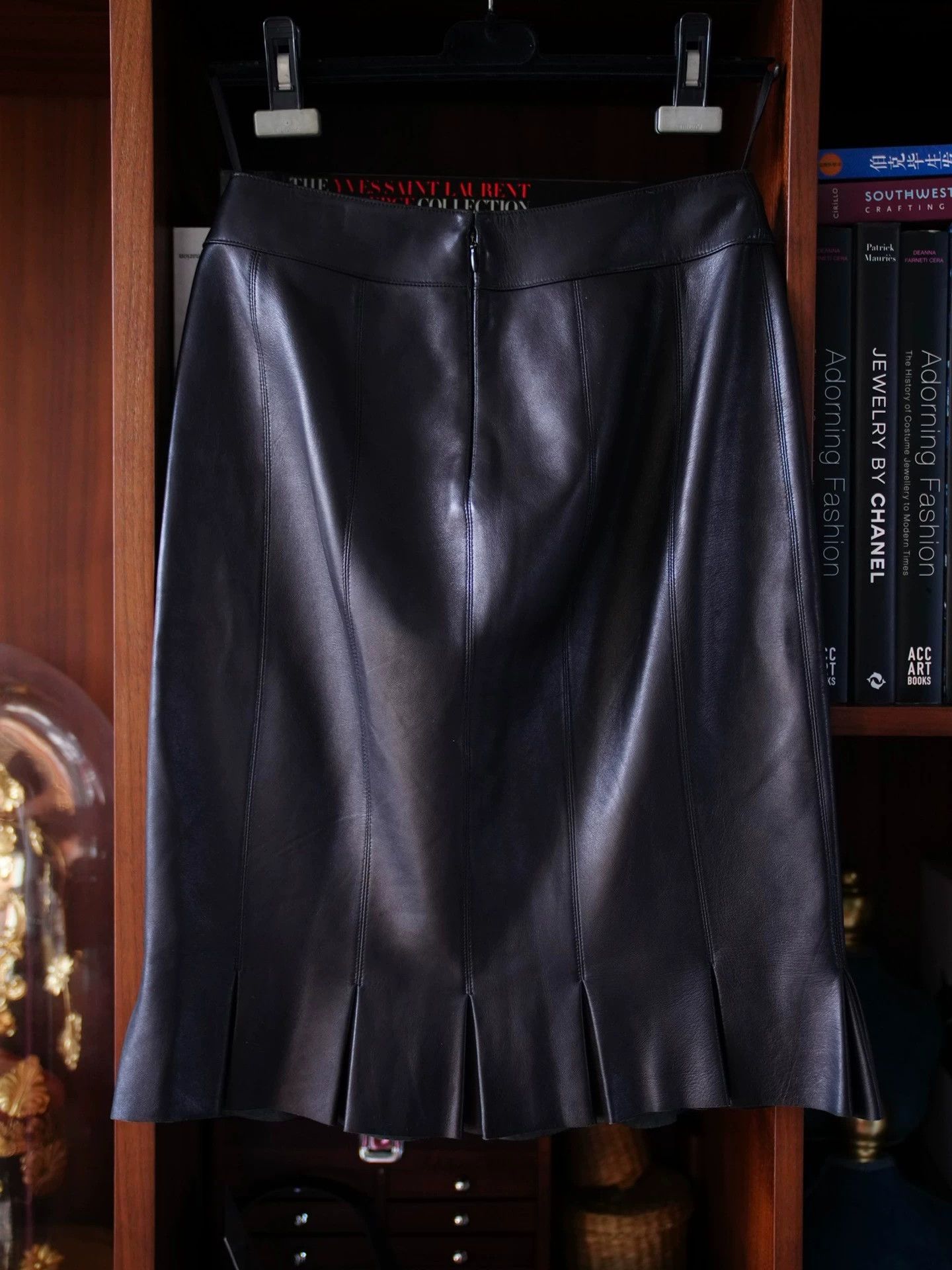 Chanel Chanel 2004 Runway Lambskin Bodycon Pleated Skirt Fr36 Size 26" / US 2 / IT 38 - 3 Thumbnail